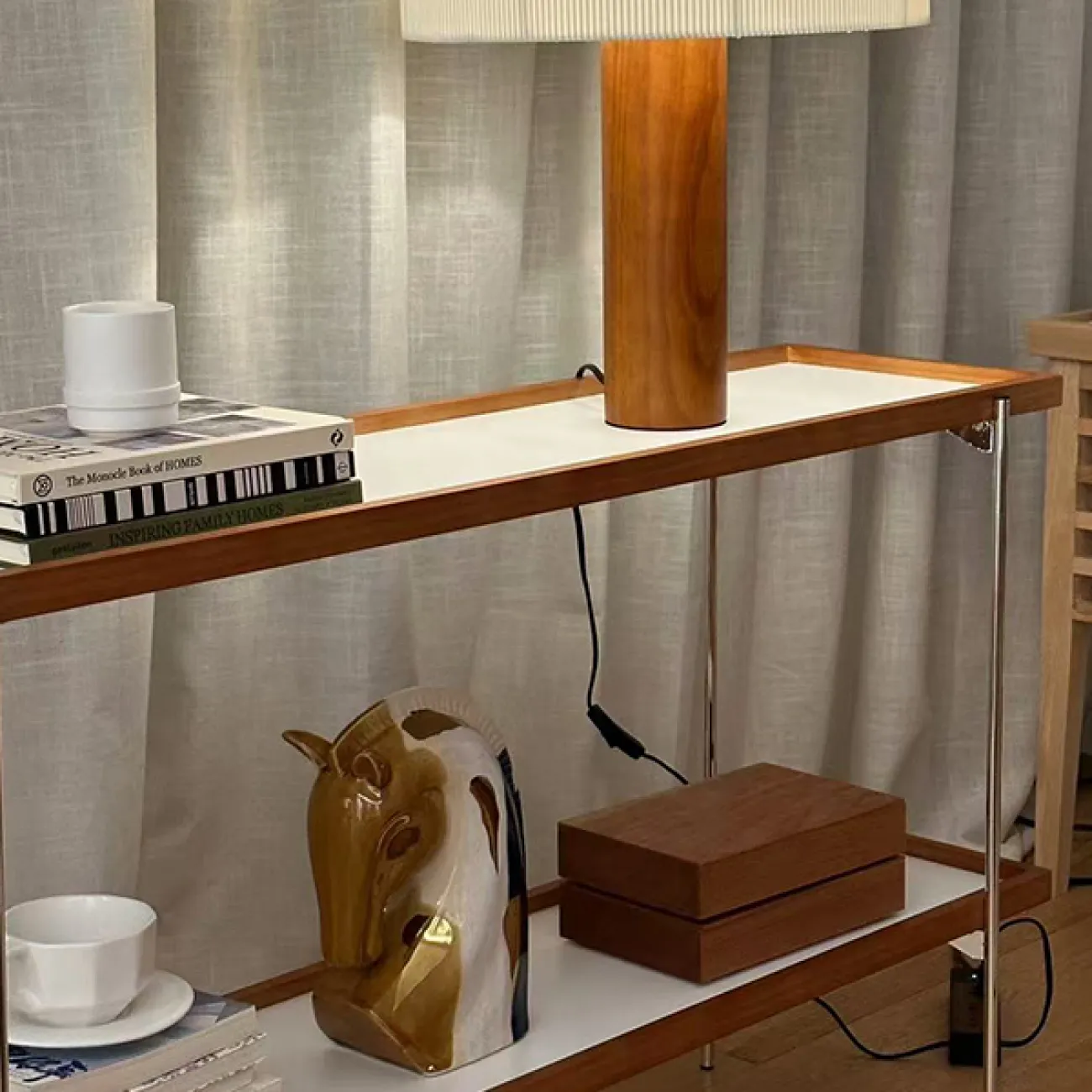 Лаконичная скульптура "Лошадь" от Qiekoo из керамики SK39689-32