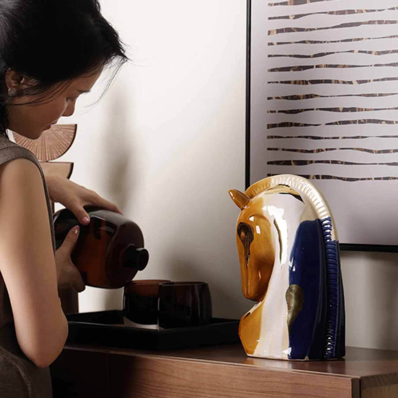 Лаконичная скульптура "Лошадь" от Qiekoo из керамики SK39689-32