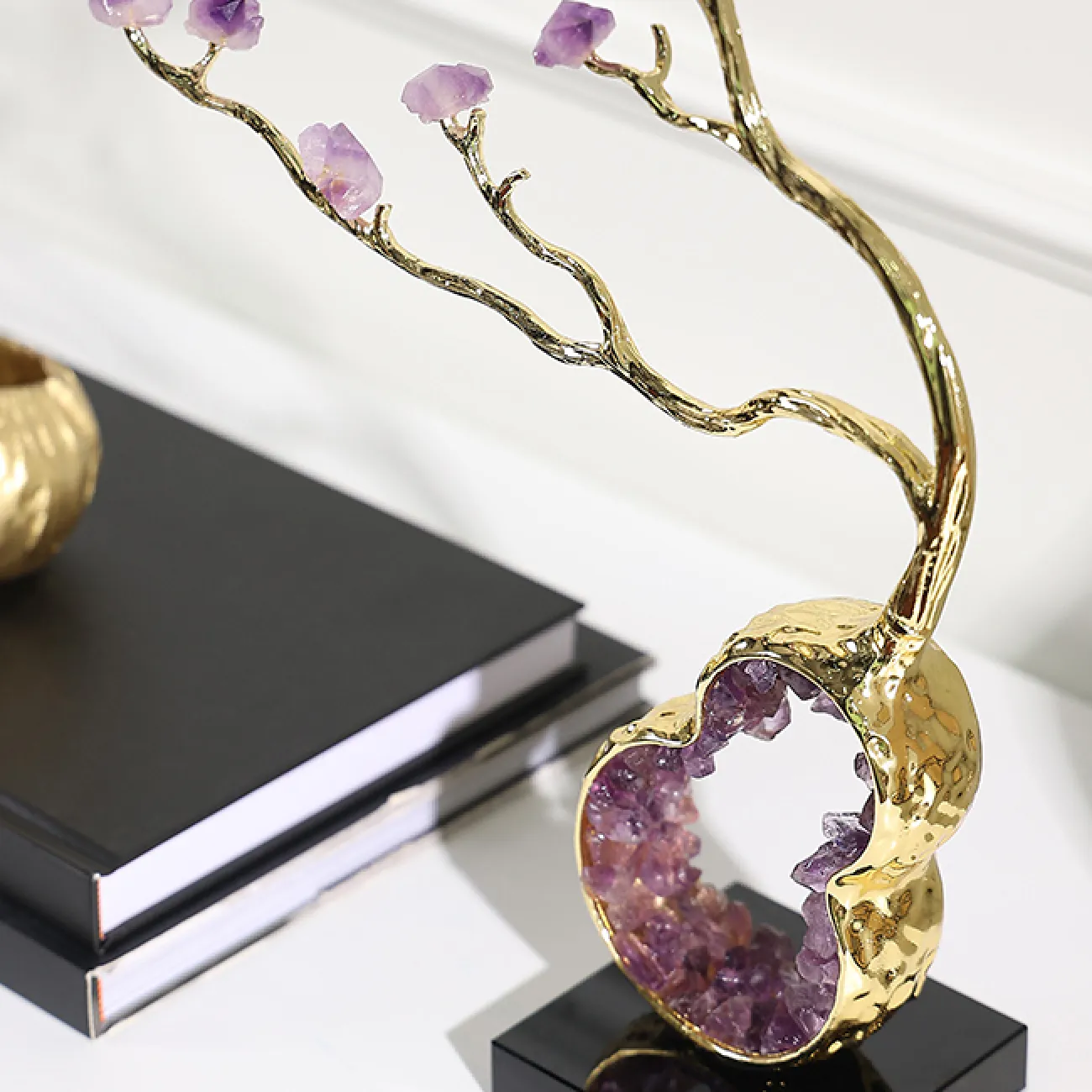 Роскошное настольное украшение от Qiekoo из аметиста с мраморной подставкой SK39691-32