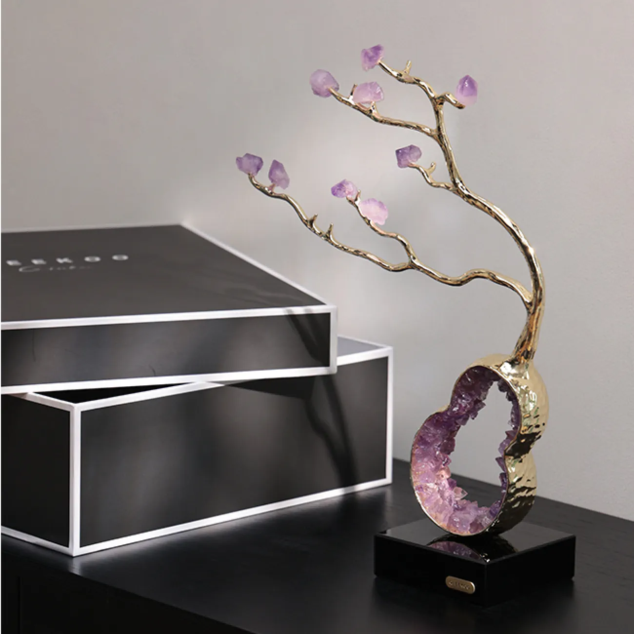 Роскошное настольное украшение от Qiekoo из аметиста с мраморной подставкой SK39691-32