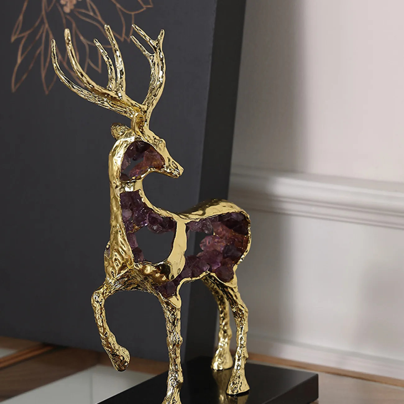 Роскошное настольное украшение от Qiekoo из аметиста с мраморной подставкой SK39691-32