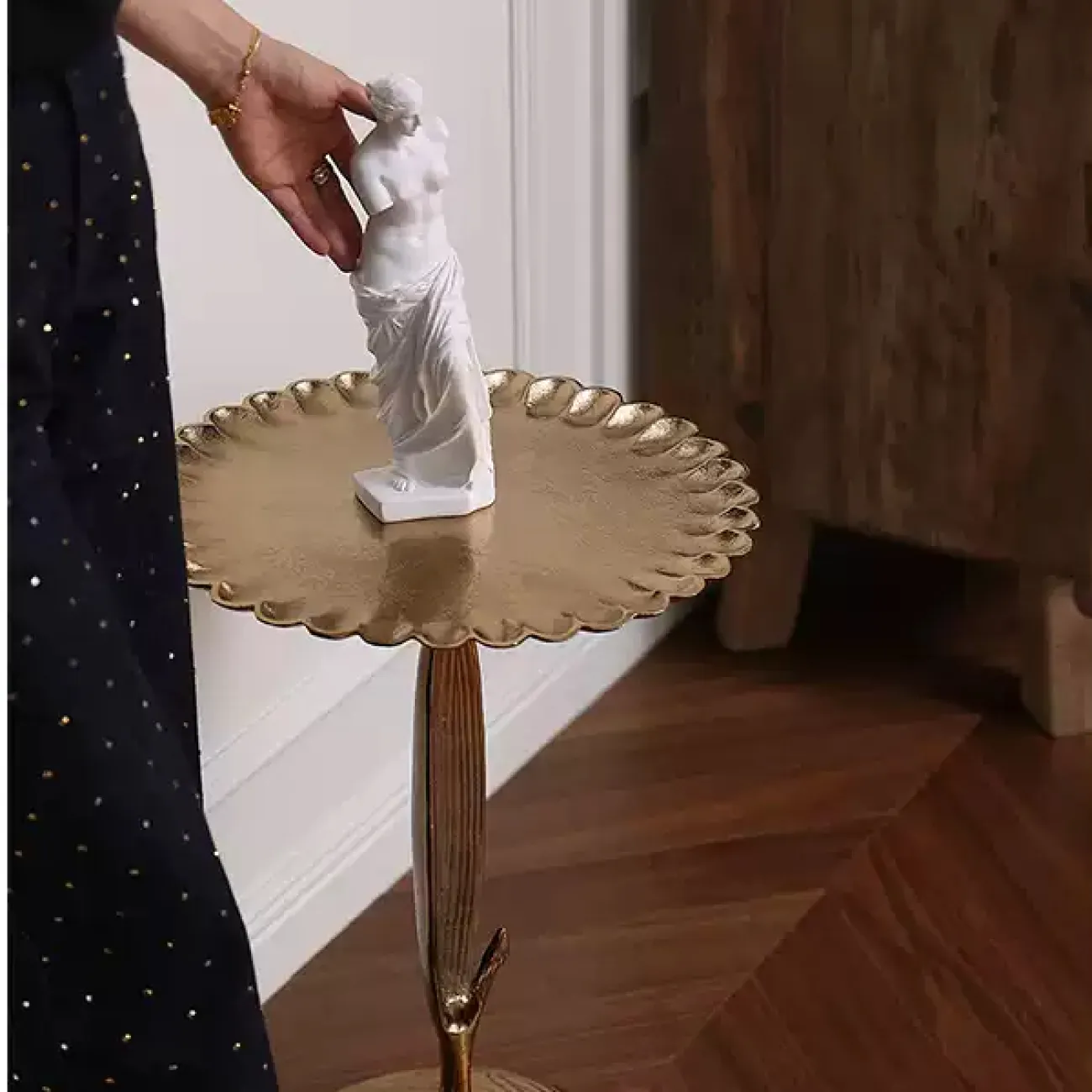 Оригинальный журнальный столик "Подсолнух" Qiekoo из алюминия JS39692-32 Оригинальный журнальный столик "Подсолнух" Qiekoo из алюминия JS39692-32