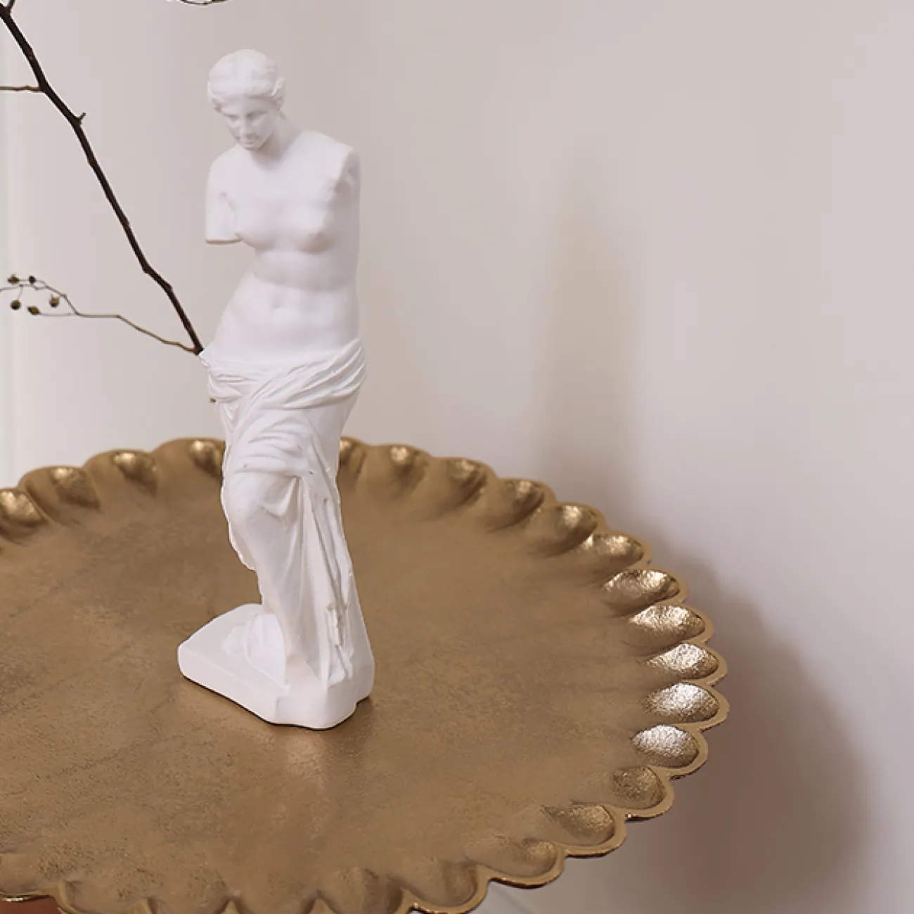 Оригинальный журнальный столик "Подсолнух" Qiekoo из алюминия JS39692-32 Оригинальный журнальный столик "Подсолнух" Qiekoo из алюминия JS39692-32