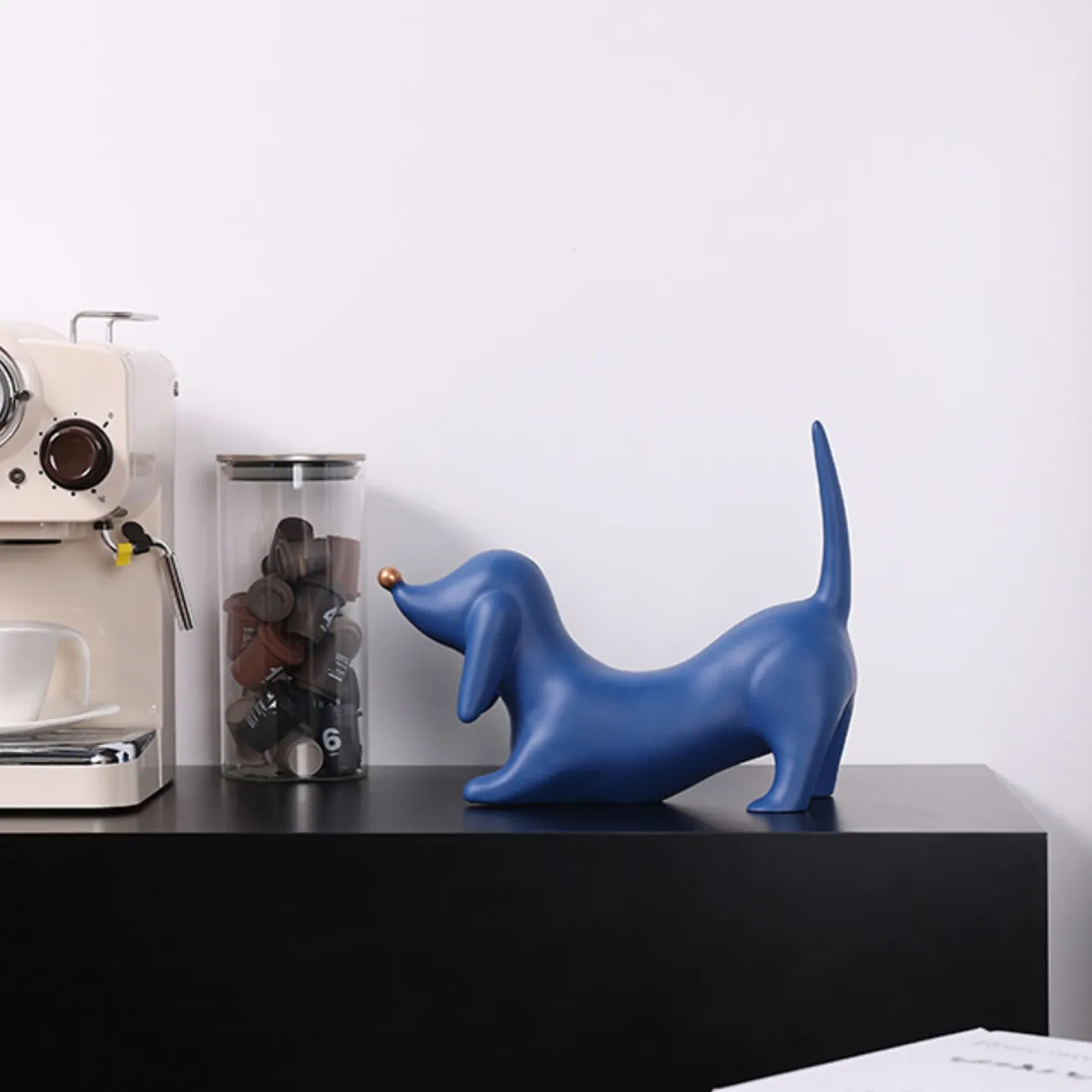 Оригинальная статуэтка "Бигль" от Qiekoo из смолы SK39697-32