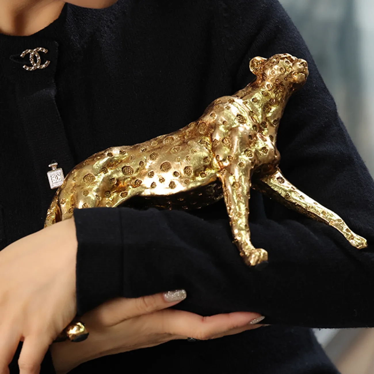 Грациозная статуэтка "Золотой гепард" от Qiekoo из смолы SK39698-32 Грациозная статуэтка "Золотой гепард" от Qiekoo из смолы SK39698-32