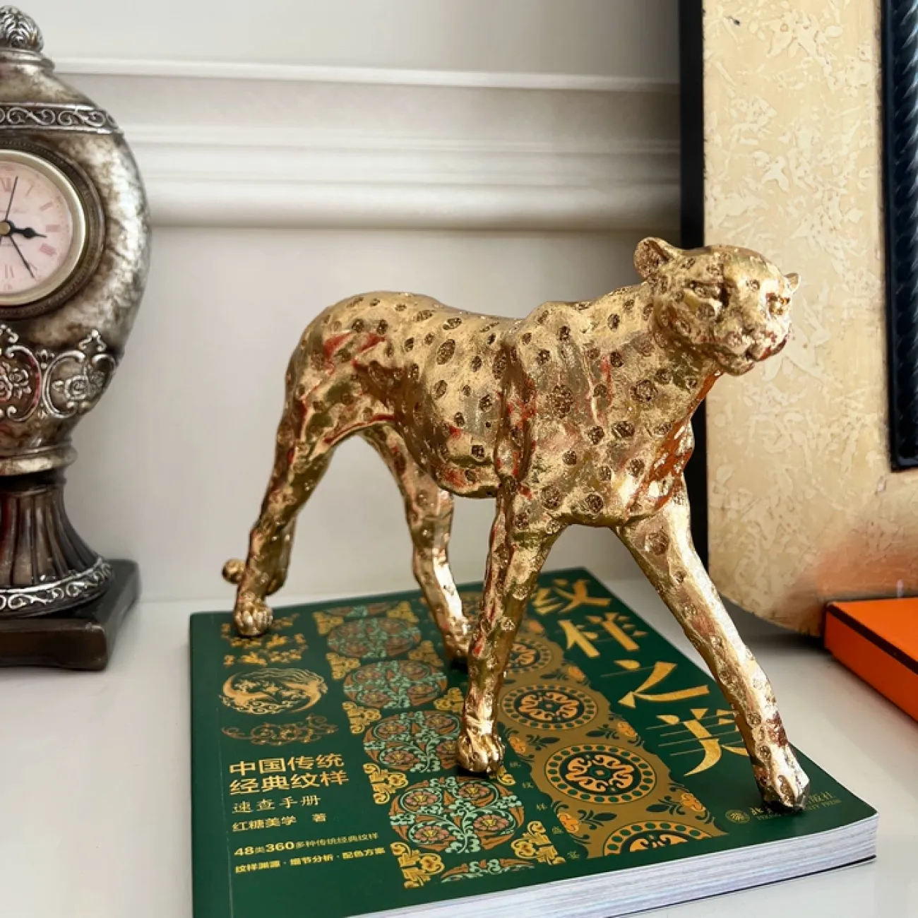 Грациозная статуэтка "Золотой гепард" от Qiekoo из смолы SK39698-32 Грациозная статуэтка "Золотой гепард" от Qiekoo из смолы SK39698-32