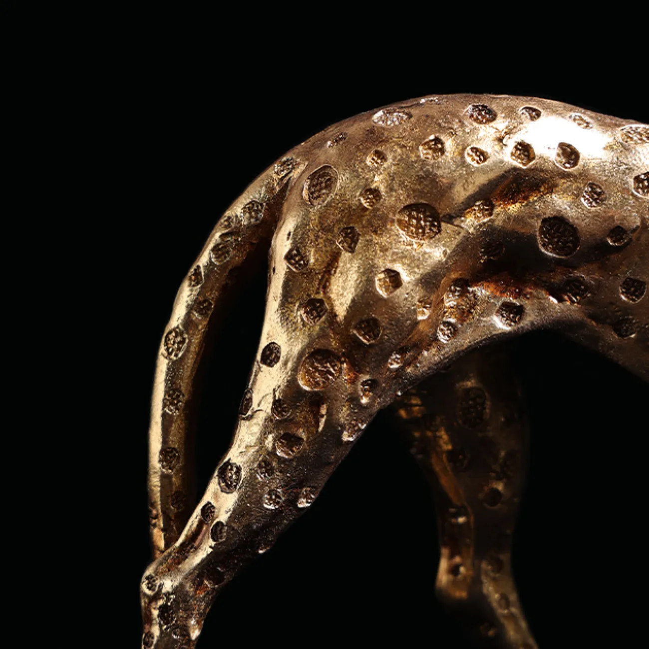 Грациозная статуэтка "Золотой гепард" от Qiekoo из смолы SK39698-32 Грациозная статуэтка "Золотой гепард" от Qiekoo из смолы SK39698-32