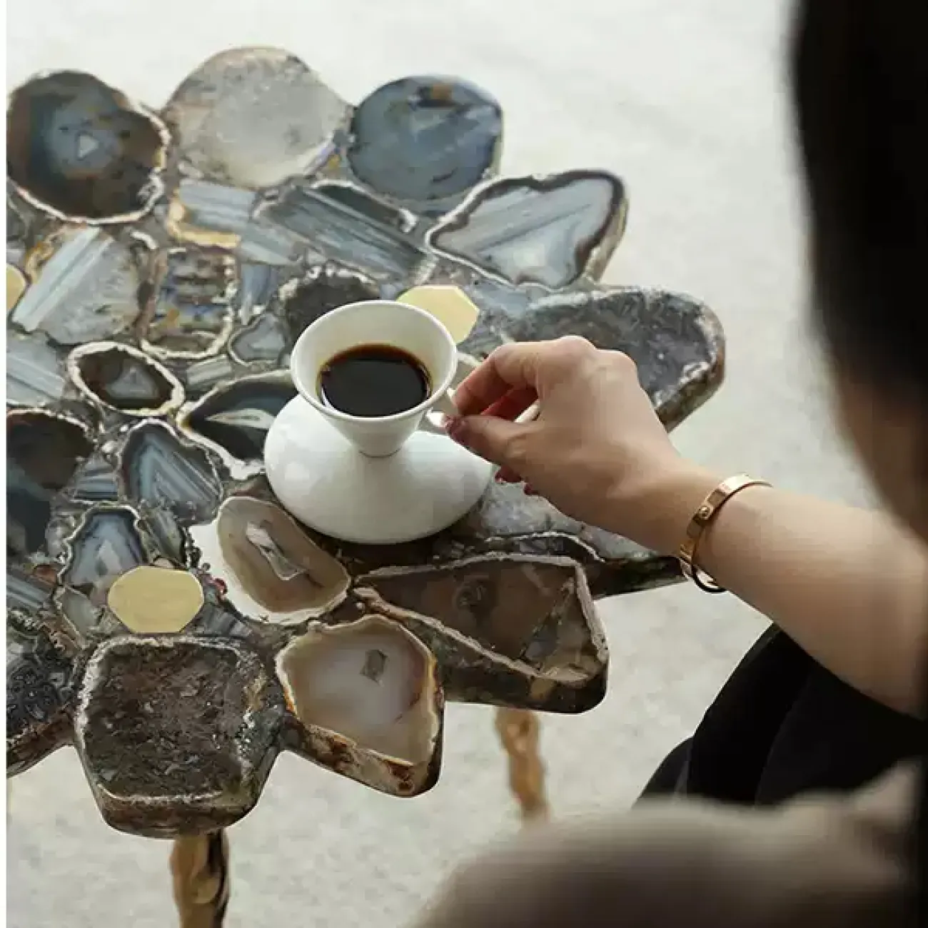 Роскошный журнальный столик Qiekoo из агата JS39699-32 Роскошный журнальный столик Qiekoo из агата JS39699-32