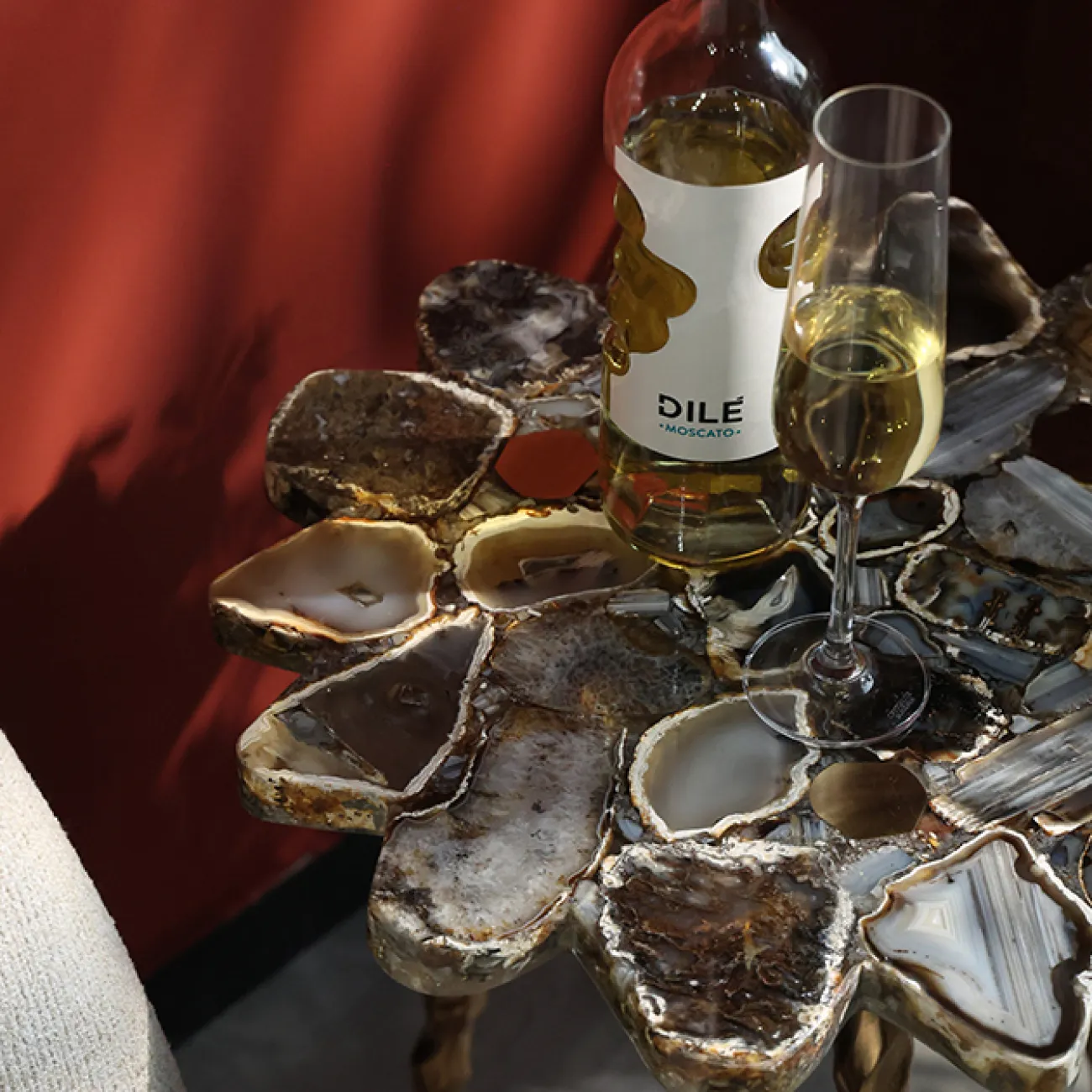 Роскошный журнальный столик Qiekoo из агата JS39699-32 Роскошный журнальный столик Qiekoo из агата JS39699-32