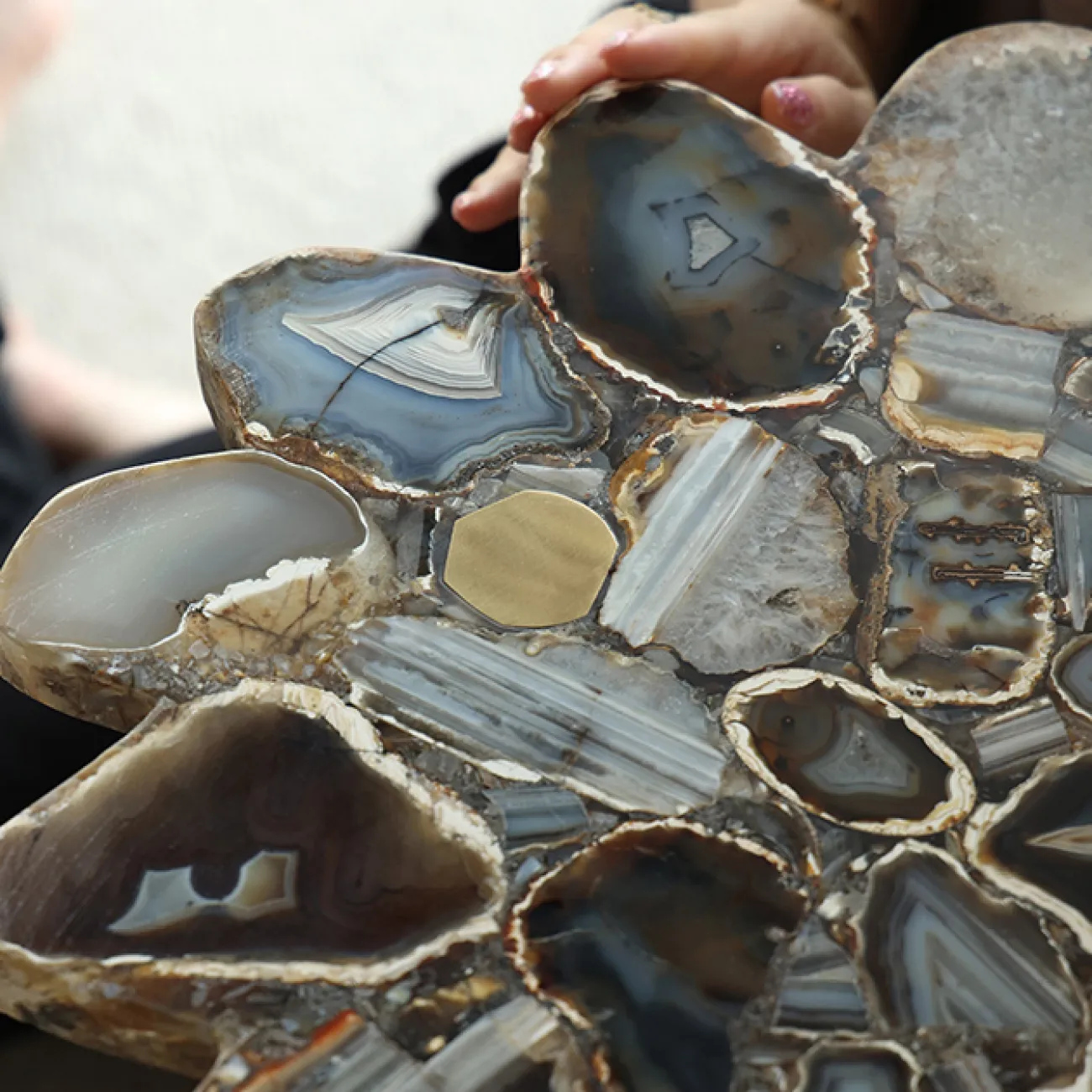 Роскошный журнальный столик Qiekoo из агата JS39699-32 Роскошный журнальный столик Qiekoo из агата JS39699-32