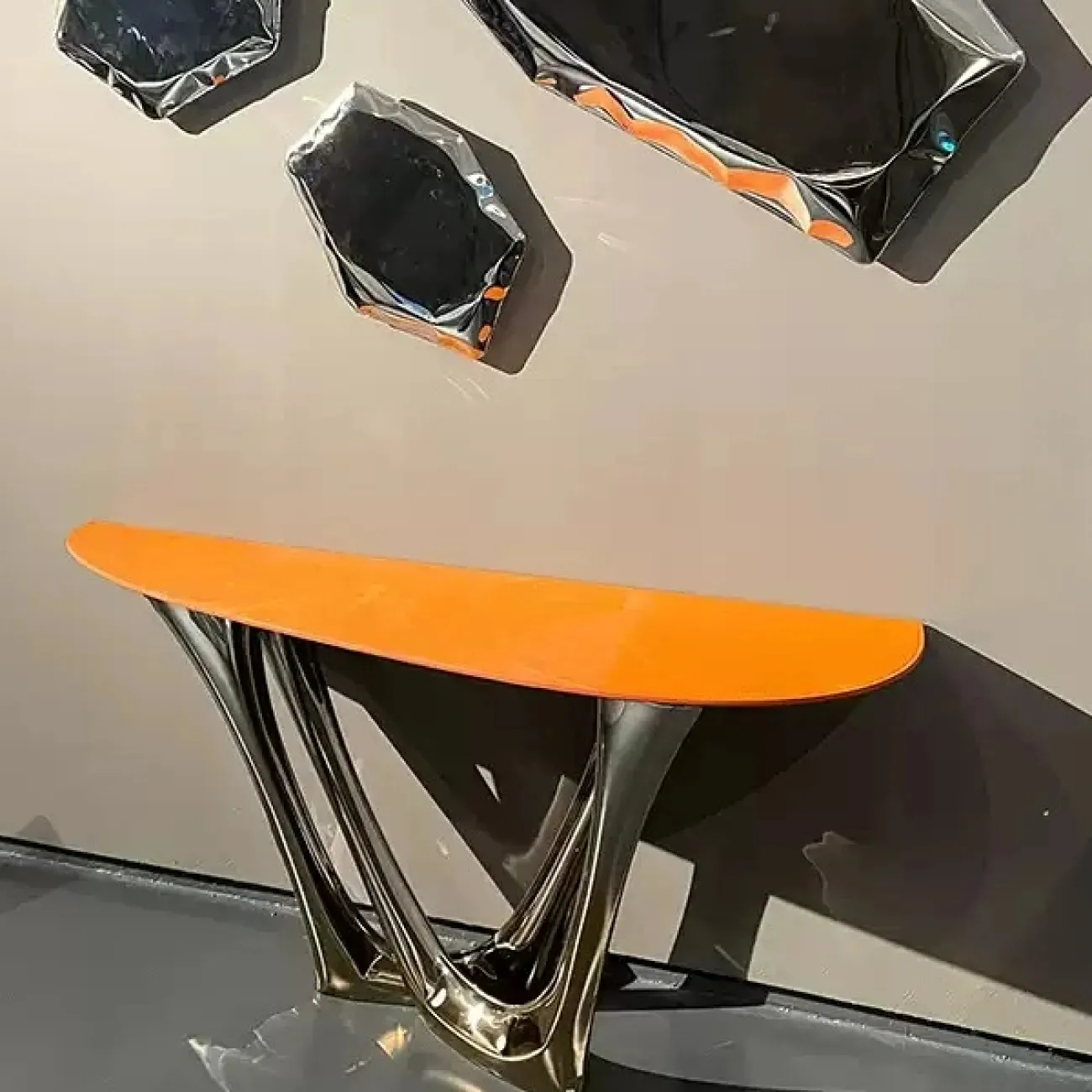 Стильный приставной столик Mozuo из металла и мрамора PS39702-32 Стильный приставной столик Mozuo из металла и мрамора PS39702-32