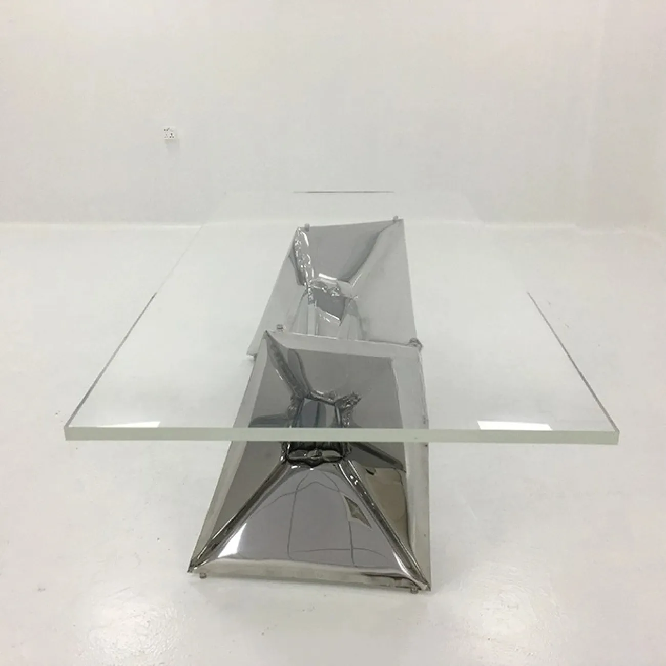 Большой обеденный стол Mozuo из стали, акрила и травертина OS39703-32