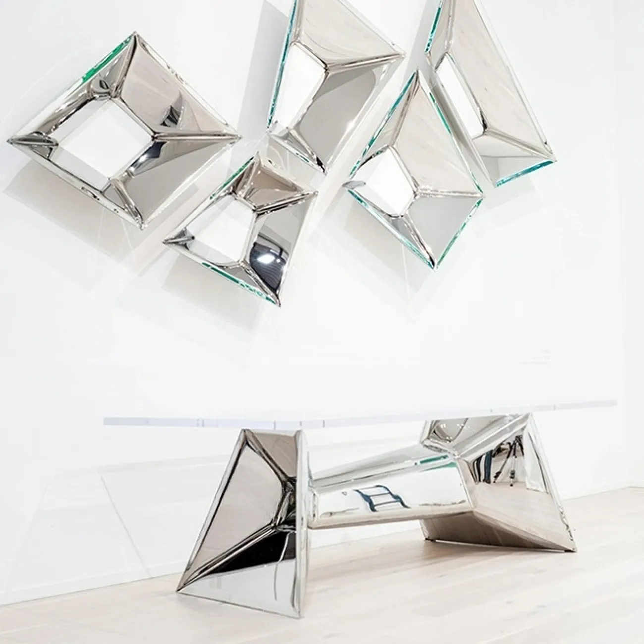 Большой обеденный стол Mozuo из стали, акрила и травертина OS39703-32