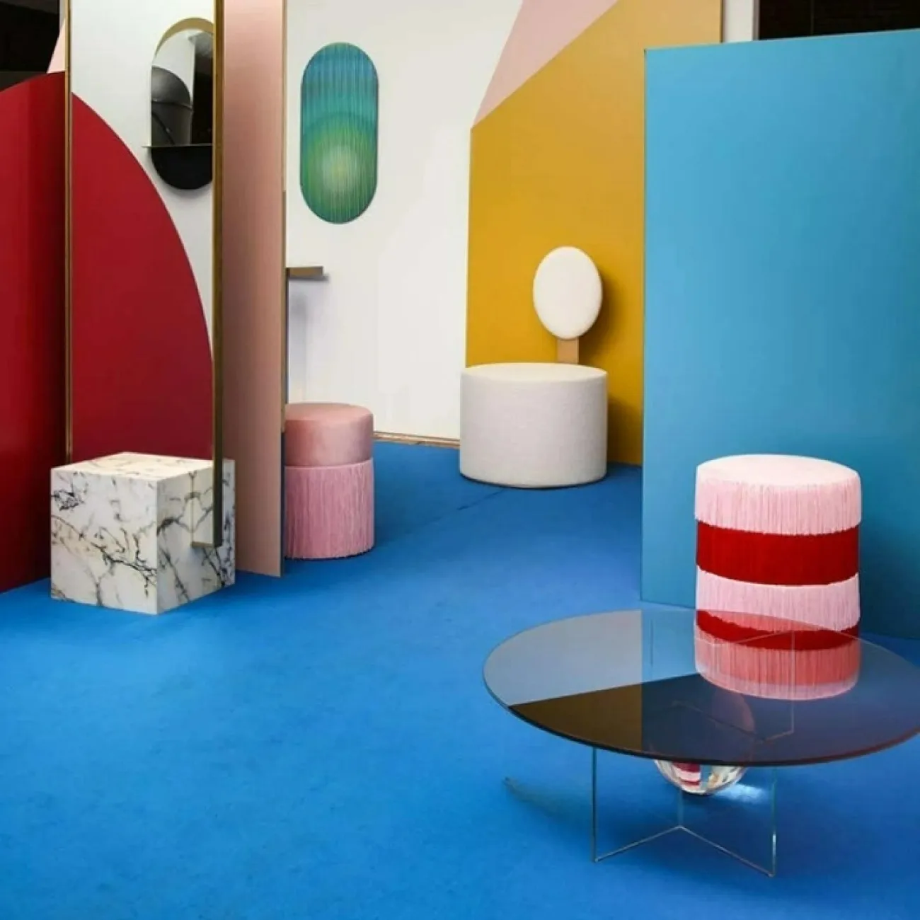 Элегантный журнальный столик Mozuo из пластмассы с хрустальным шаром JS39705-32 Элегантный журнальный столик Mozuo из пластмассы с хрустальным шаром JS39705-32