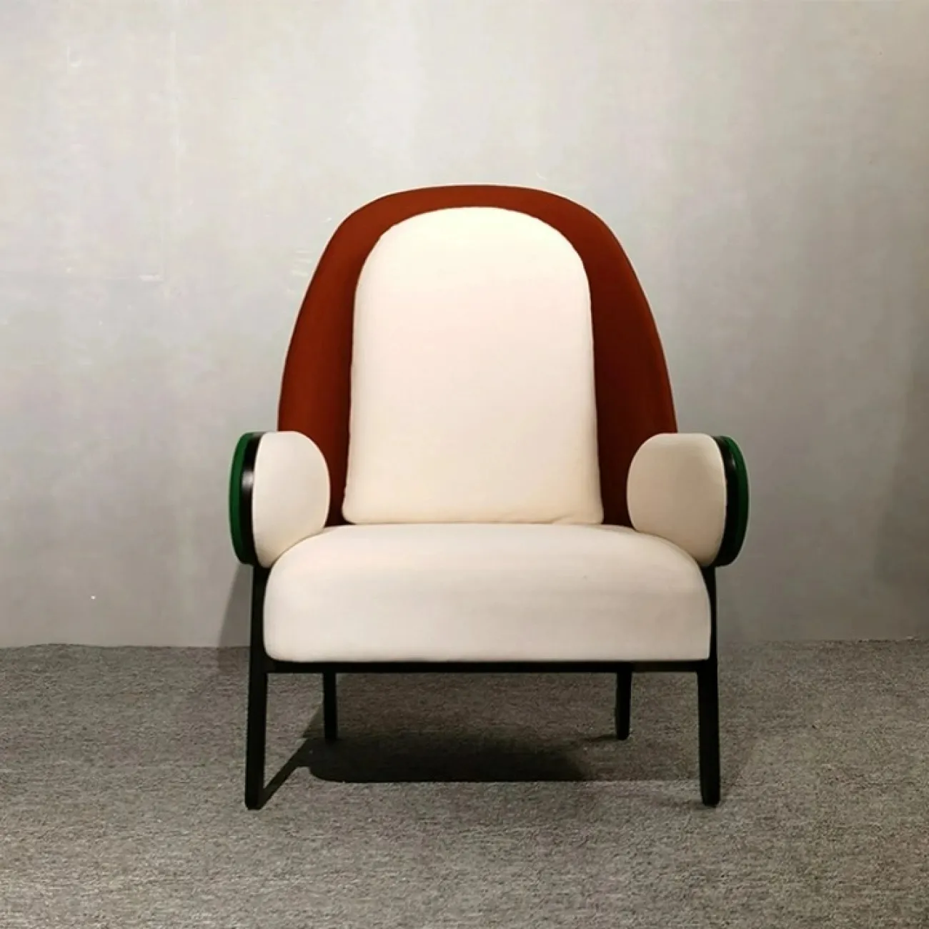 Стильное кресло Mozuo от LaLume из дерева и шерстяного флиса KR39712-32 Стильное кресло Mozuo от LaLume из дерева и шерстяного флиса KR39712-32