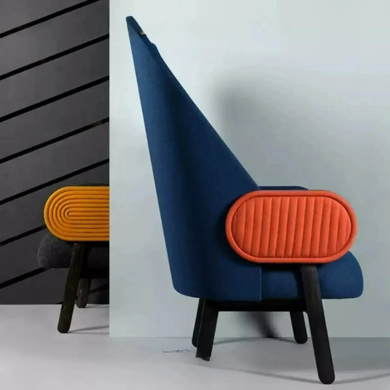 Стильное кресло Mozuo от LaLume из дерева и шерстяного флиса KR39712-32 Стильное кресло Mozuo от LaLume из дерева и шерстяного флиса KR39712-32