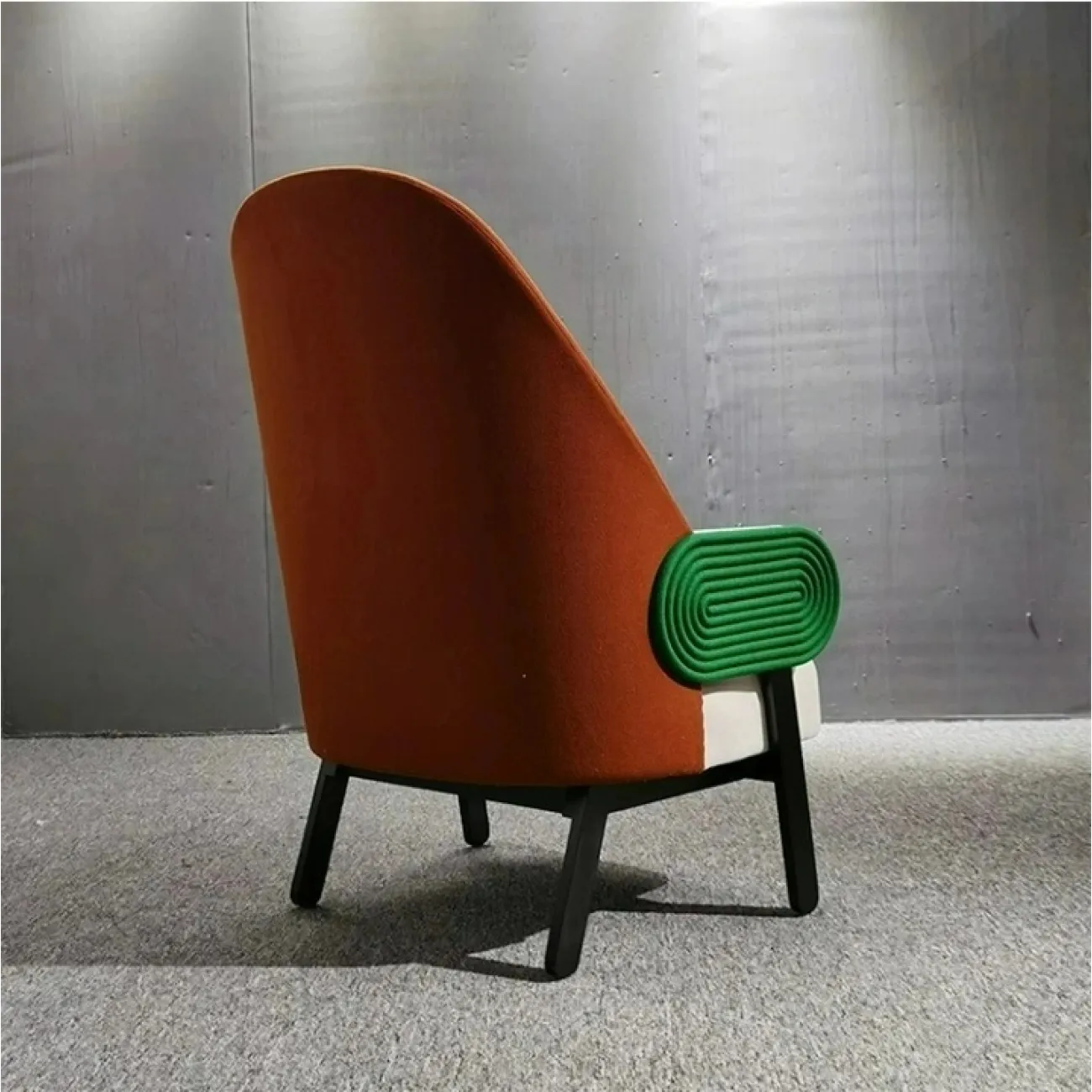 Стильное кресло Mozuo от LaLume из дерева и шерстяного флиса KR39712-32 Стильное кресло Mozuo от LaLume из дерева и шерстяного флиса KR39712-32