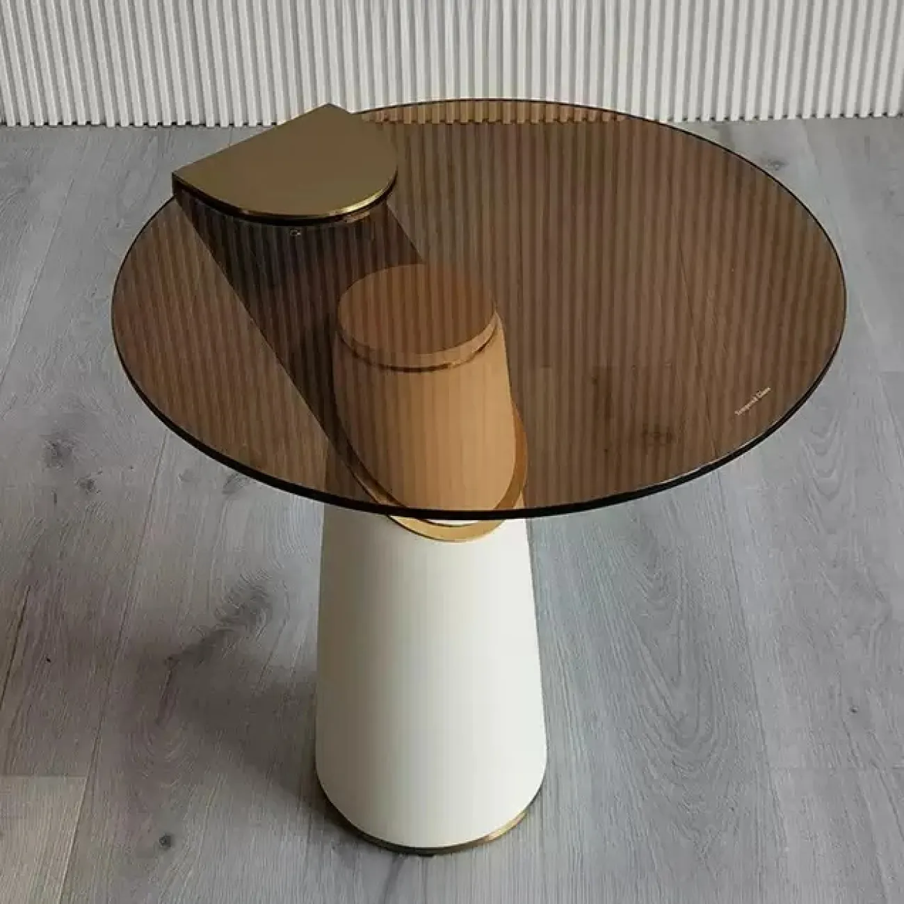 Элегантный журнальный столик Mozuo из стали и стекла JS39717-32