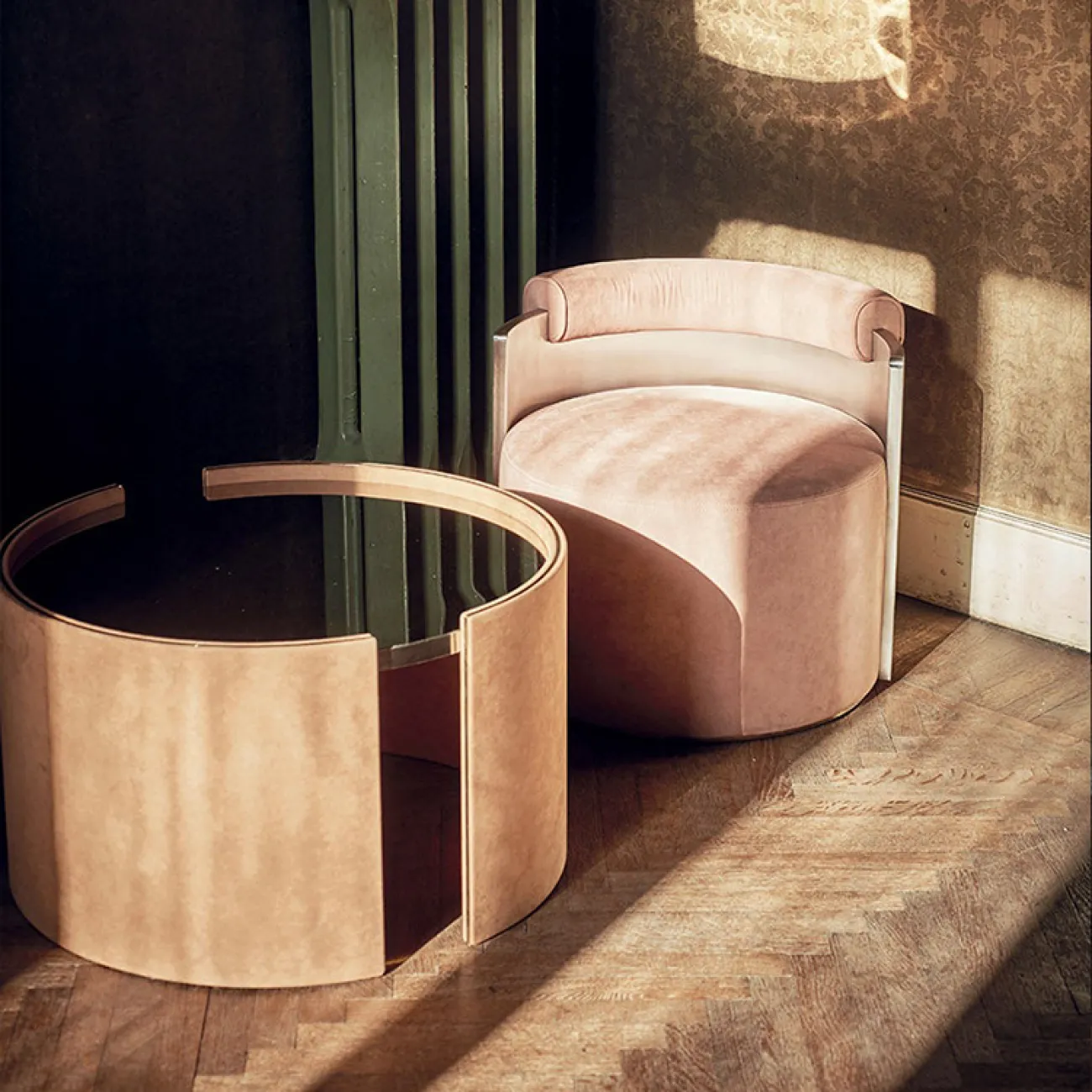 Стильное кресло Mozuo от LaLume из металла и дерева KR39721-32