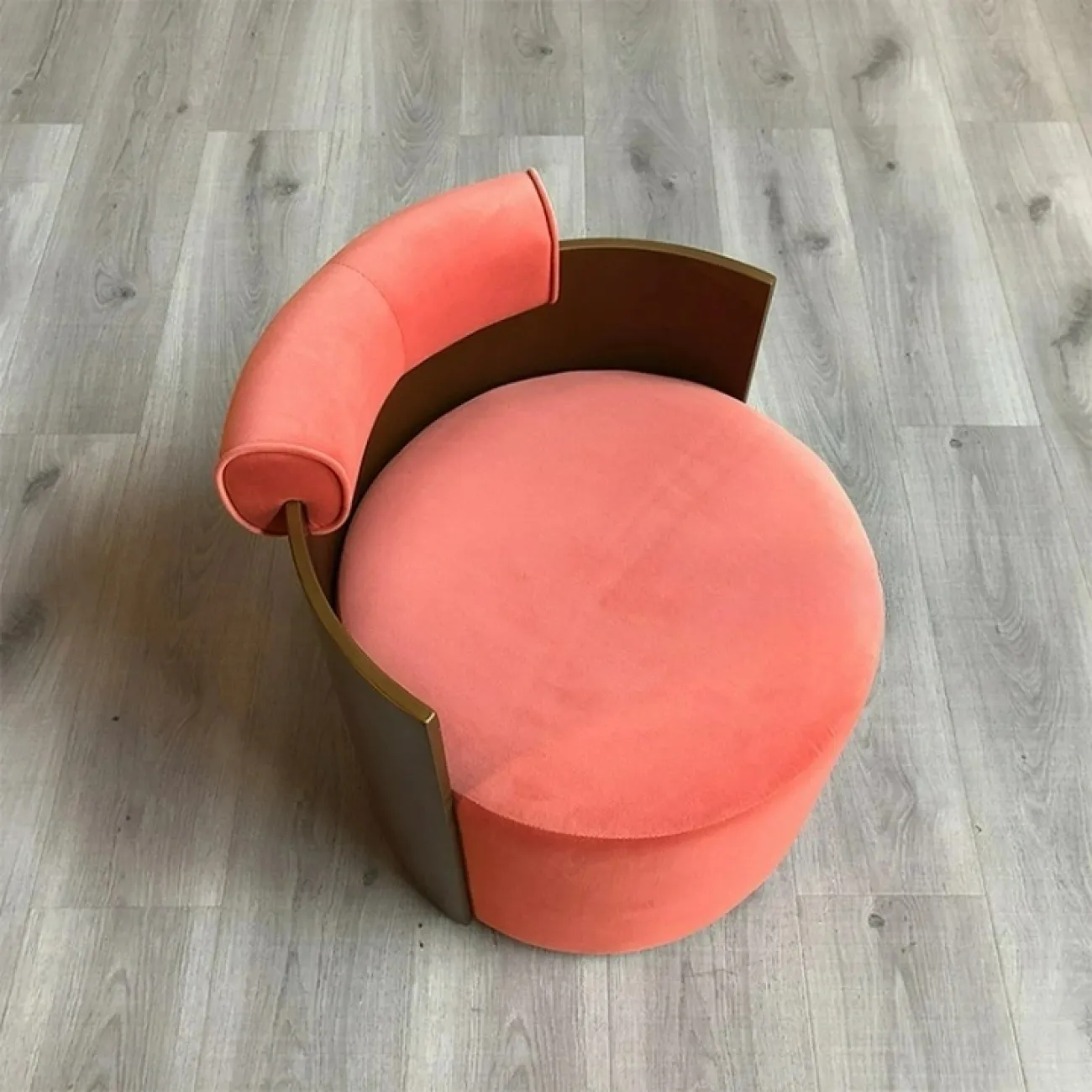 Стильное кресло Mozuo от LaLume из металла и дерева KR39721-32