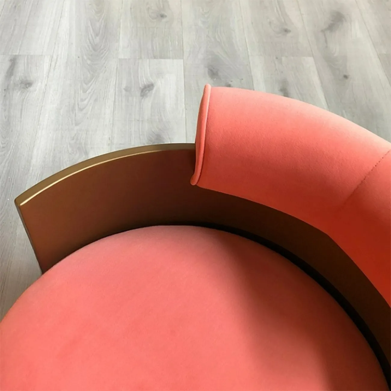 Стильное кресло Mozuo от LaLume из металла и дерева KR39721-32