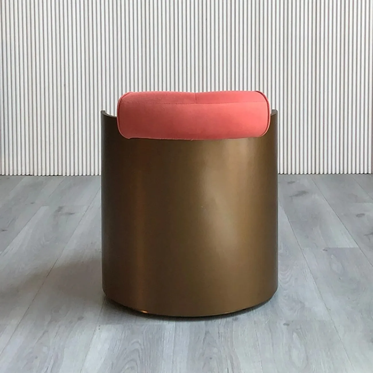 Стильное кресло Mozuo от LaLume из металла и дерева KR39721-32