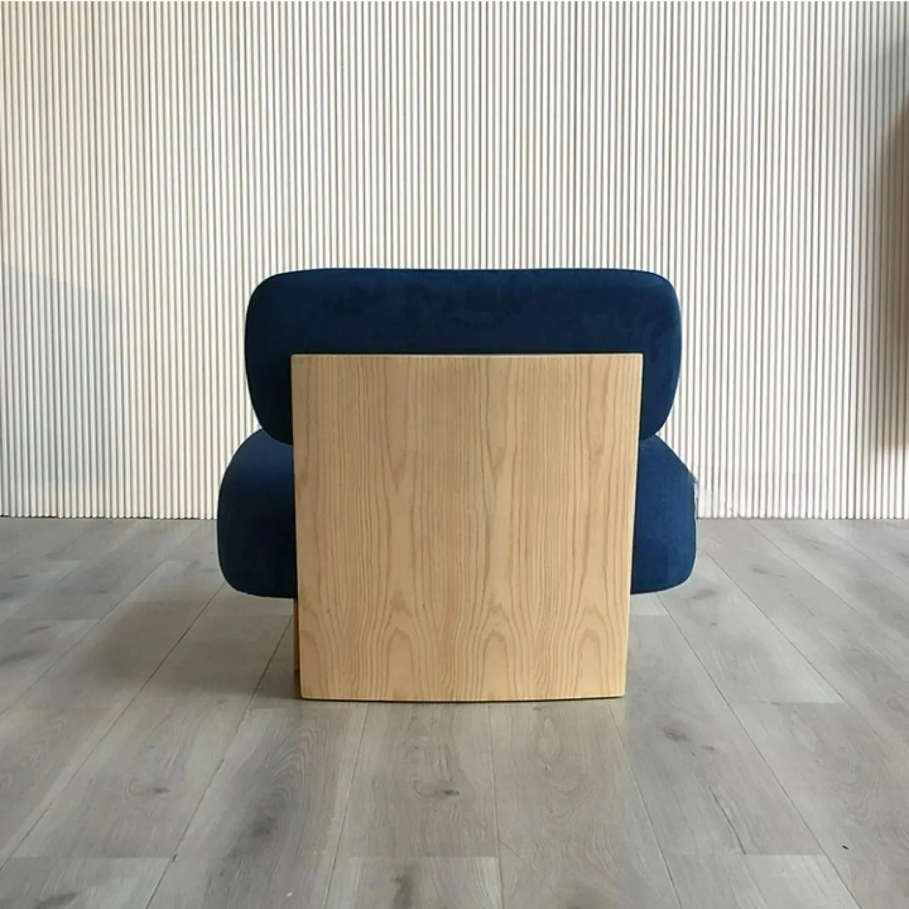 Комфортабельное кресло Mozuo от LaLume без подлокотников KR39723-32