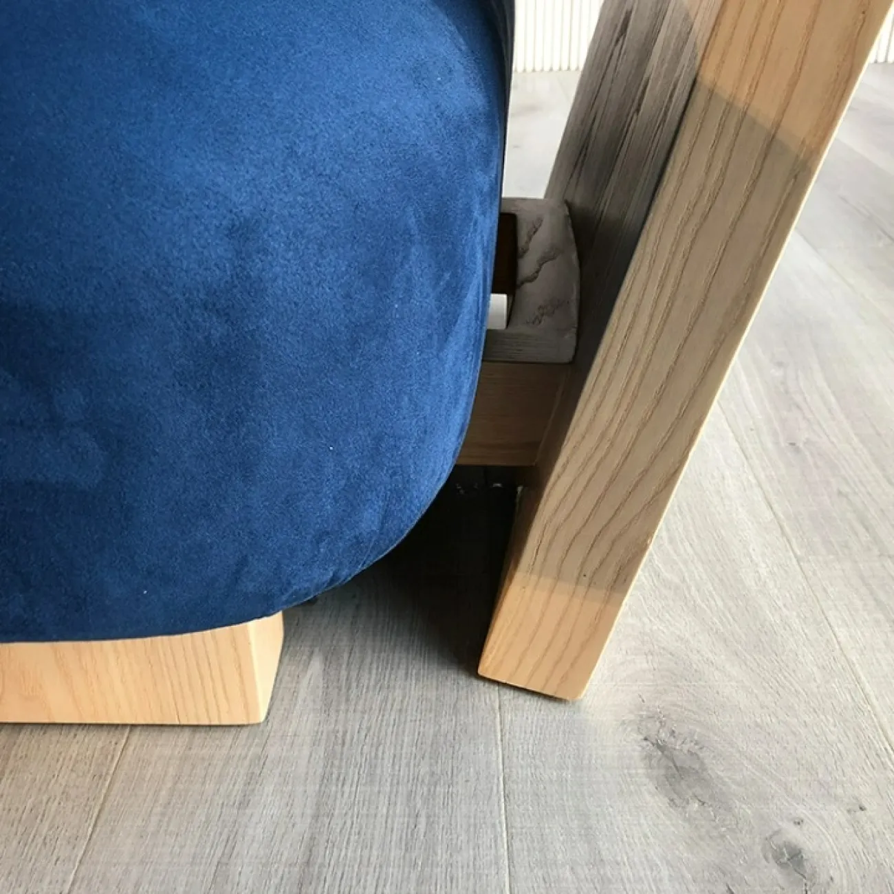 Комфортабельное кресло Mozuo от LaLume без подлокотников KR39723-32