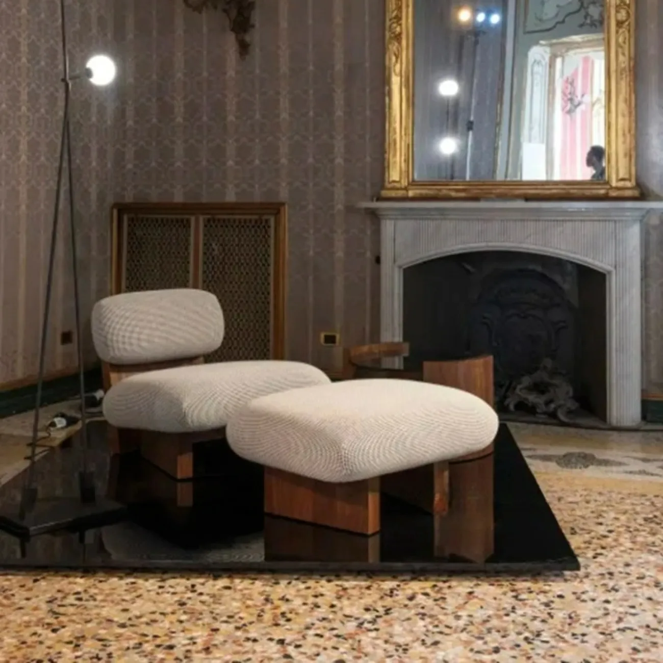 Комфортабельное кресло Mozuo от LaLume без подлокотников KR39723-32