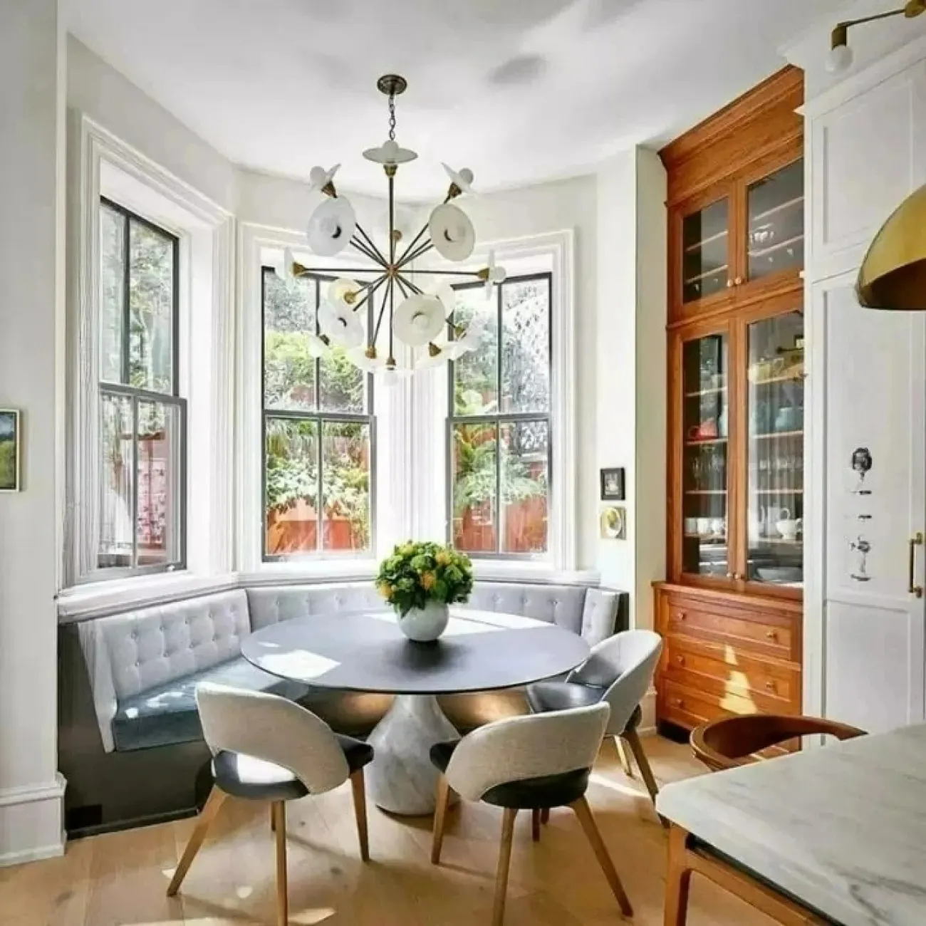 Роскошный обеденный стол Mozuo с мраморным подстольем OS39730-32 Роскошный обеденный стол Mozuo с мраморным подстольем OS39730-32