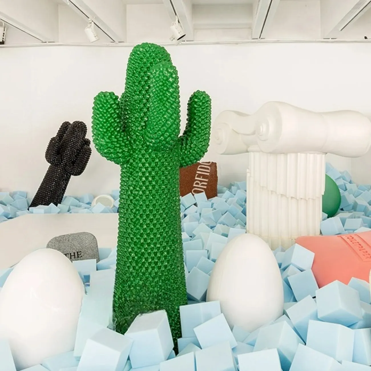 Оригинальная скульптура "Кактус" Mozuo из стеклопластика SK39734-32 Оригинальная скульптура "Кактус" Mozuo из стеклопластика SK39734-32