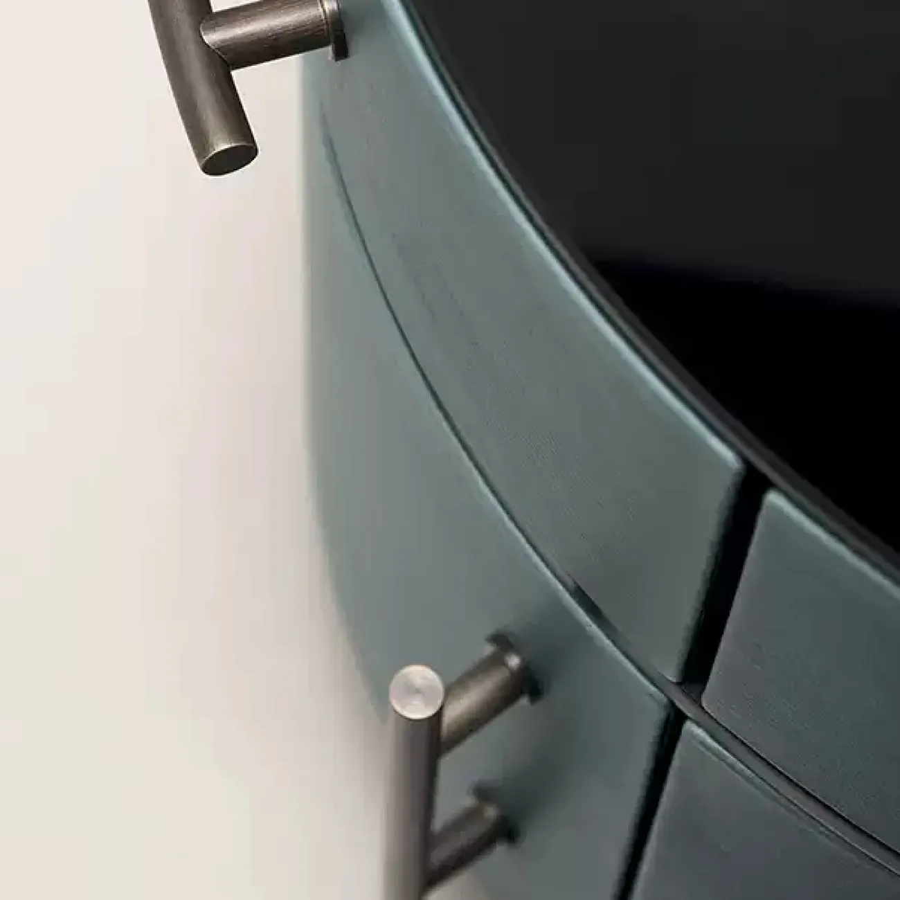 Оригинальная прикроватная тумба Minicum из дерева и кожи PT39754-32