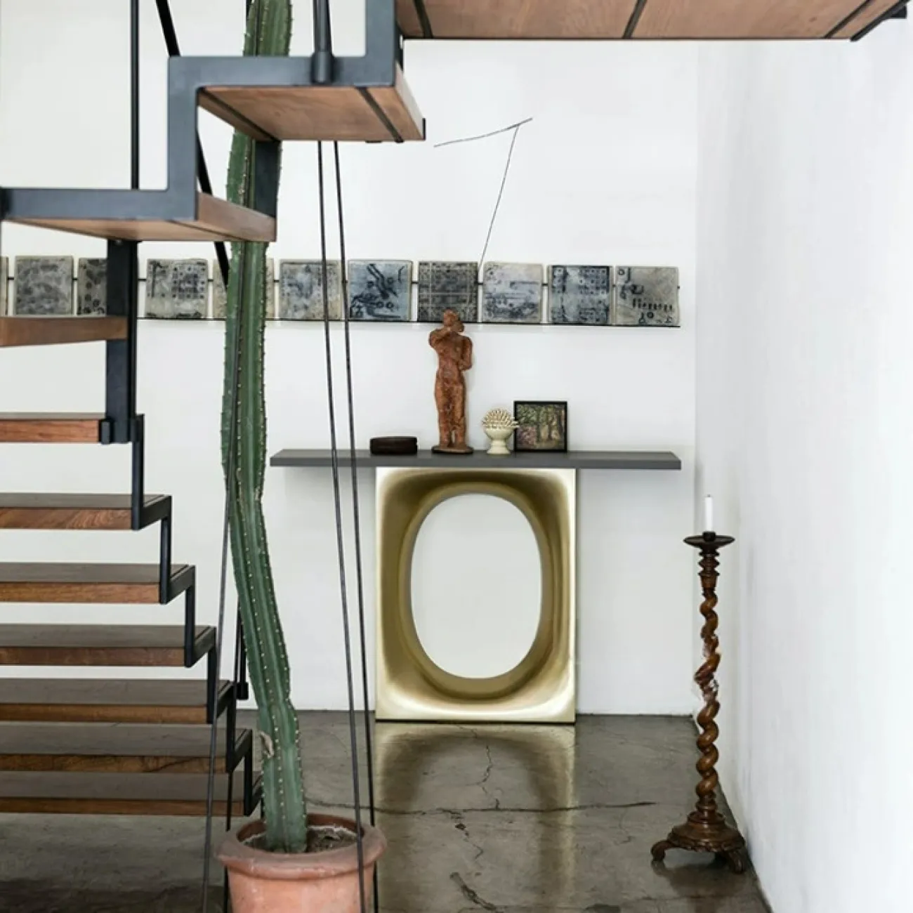 Оригинальный приставной столик Mozuo из стеклопластика и мрамора PS39755-32