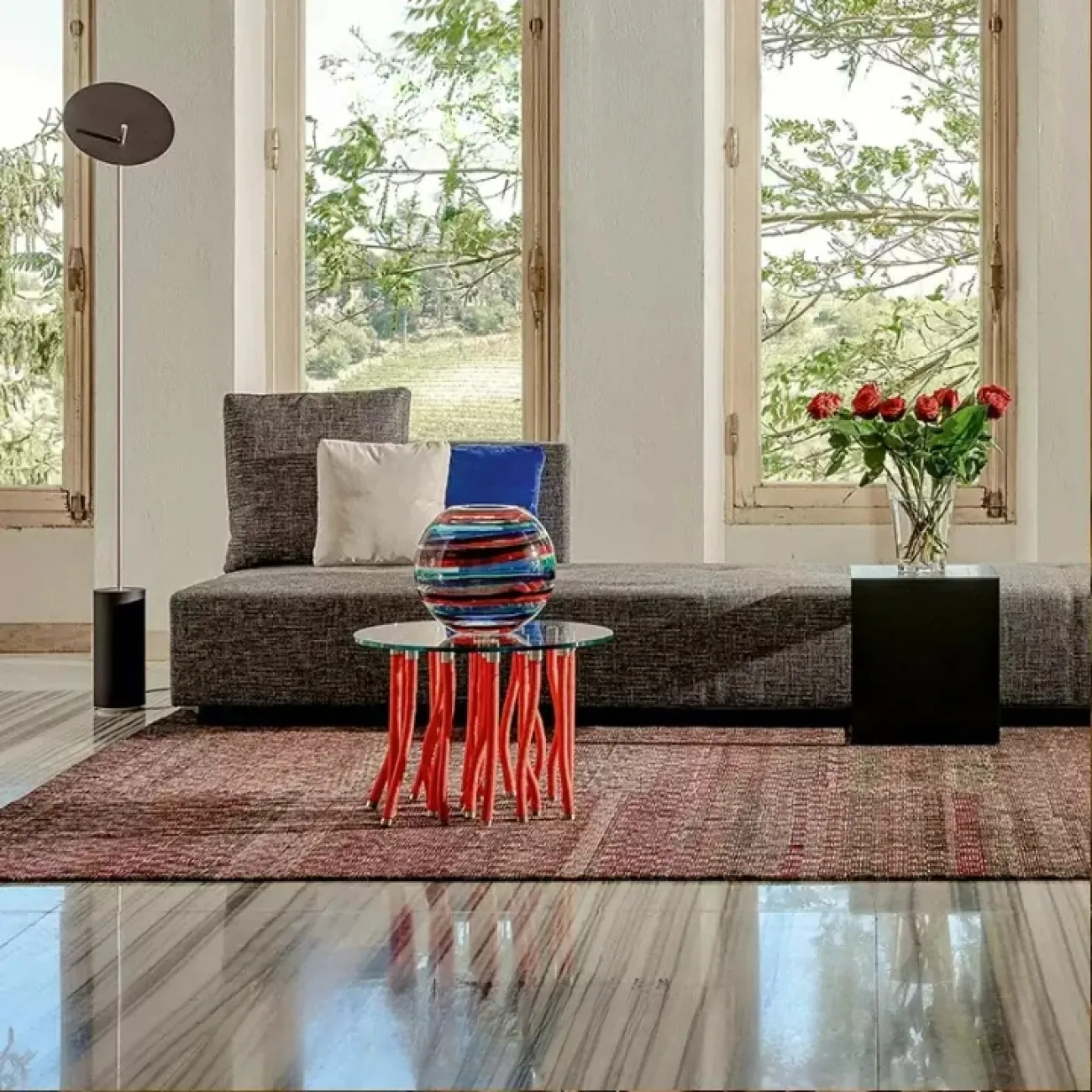 Необычный журнальный столик Mozuo со стеклянной столешницей JS39756-32