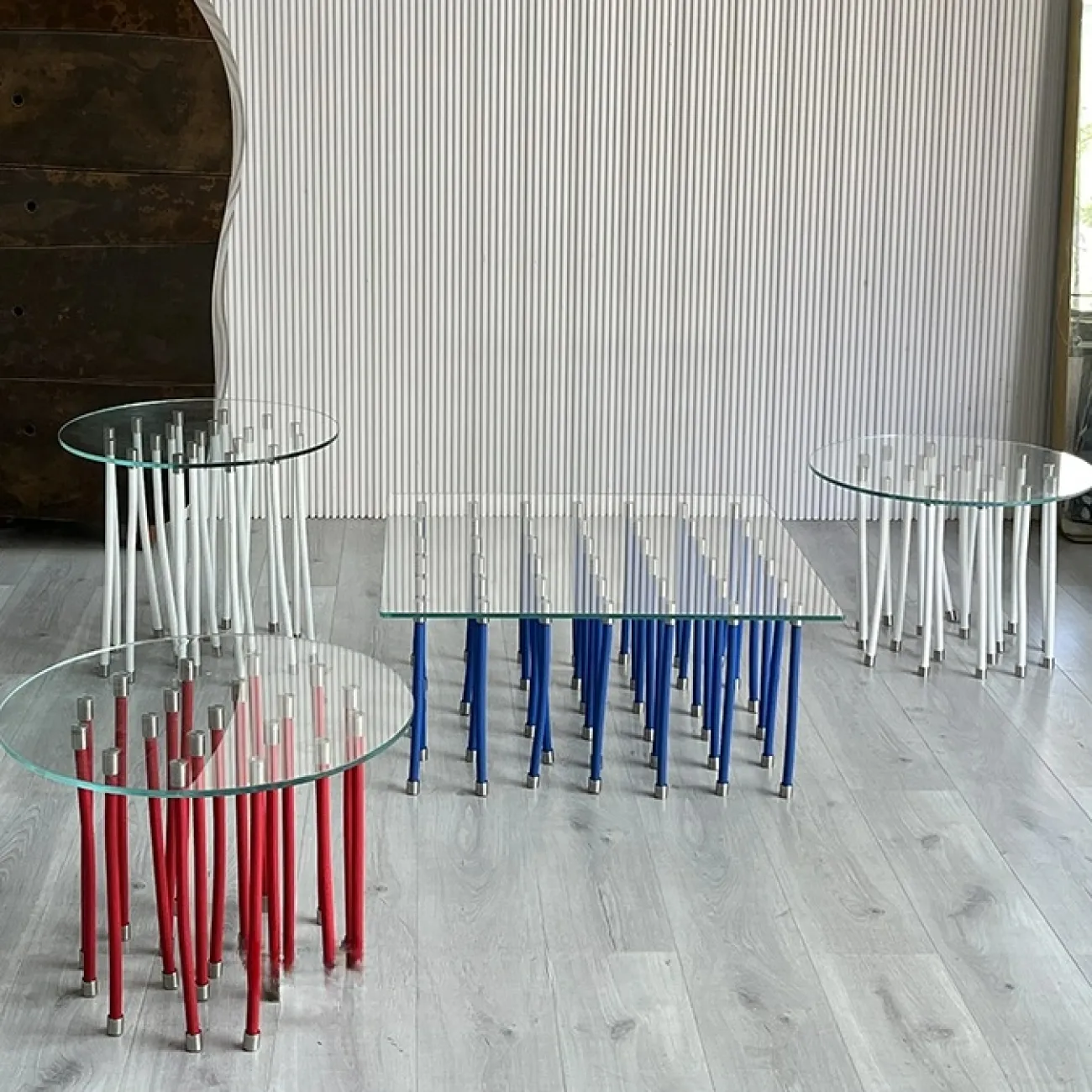 Необычный журнальный столик Mozuo со стеклянной столешницей JS39756-32