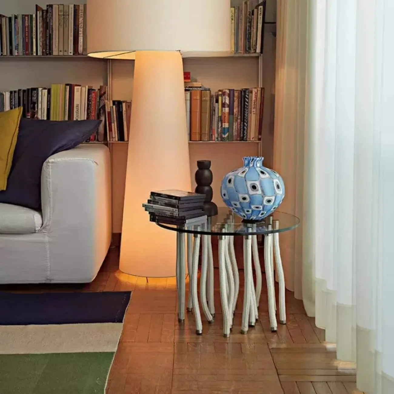 Необычный журнальный столик Mozuo со стеклянной столешницей JS39756-32