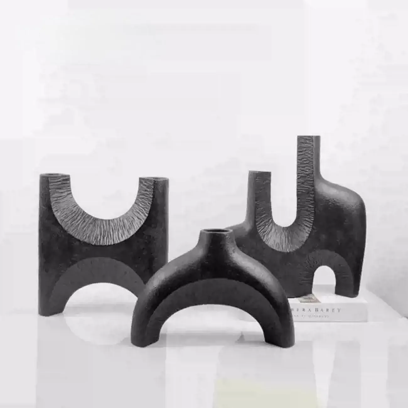 Дизайнерская декоративная настольная ваза от OTEIZA из смолы VZ39771-32