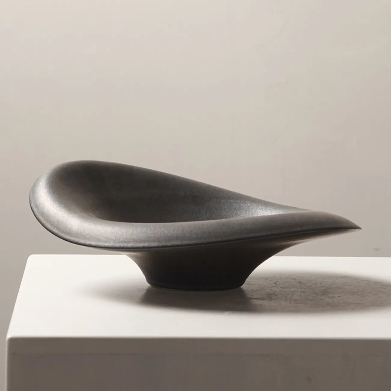 Декоративная вазочка OTEIZA из керамики VZ39788-32 Декоративная вазочка OTEIZA из керамики VZ39788-32