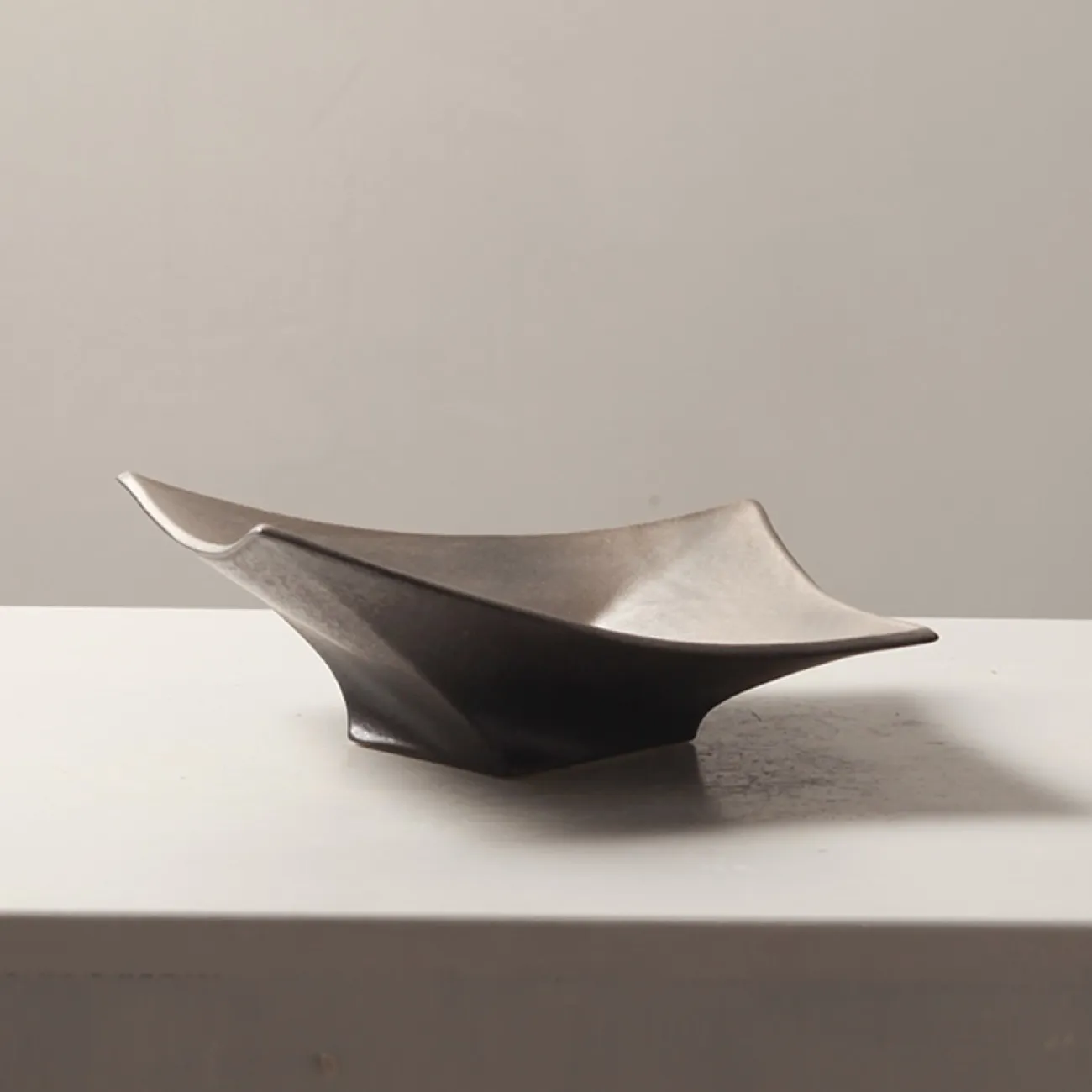 Декоративная вазочка OTEIZA из керамики VZ39788-32 Декоративная вазочка OTEIZA из керамики VZ39788-32