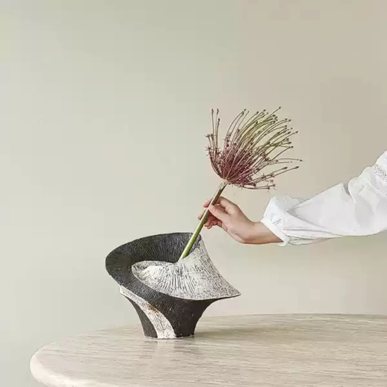 Оригинальная настольная ваза OTEIZA из керамики VZ39796-32