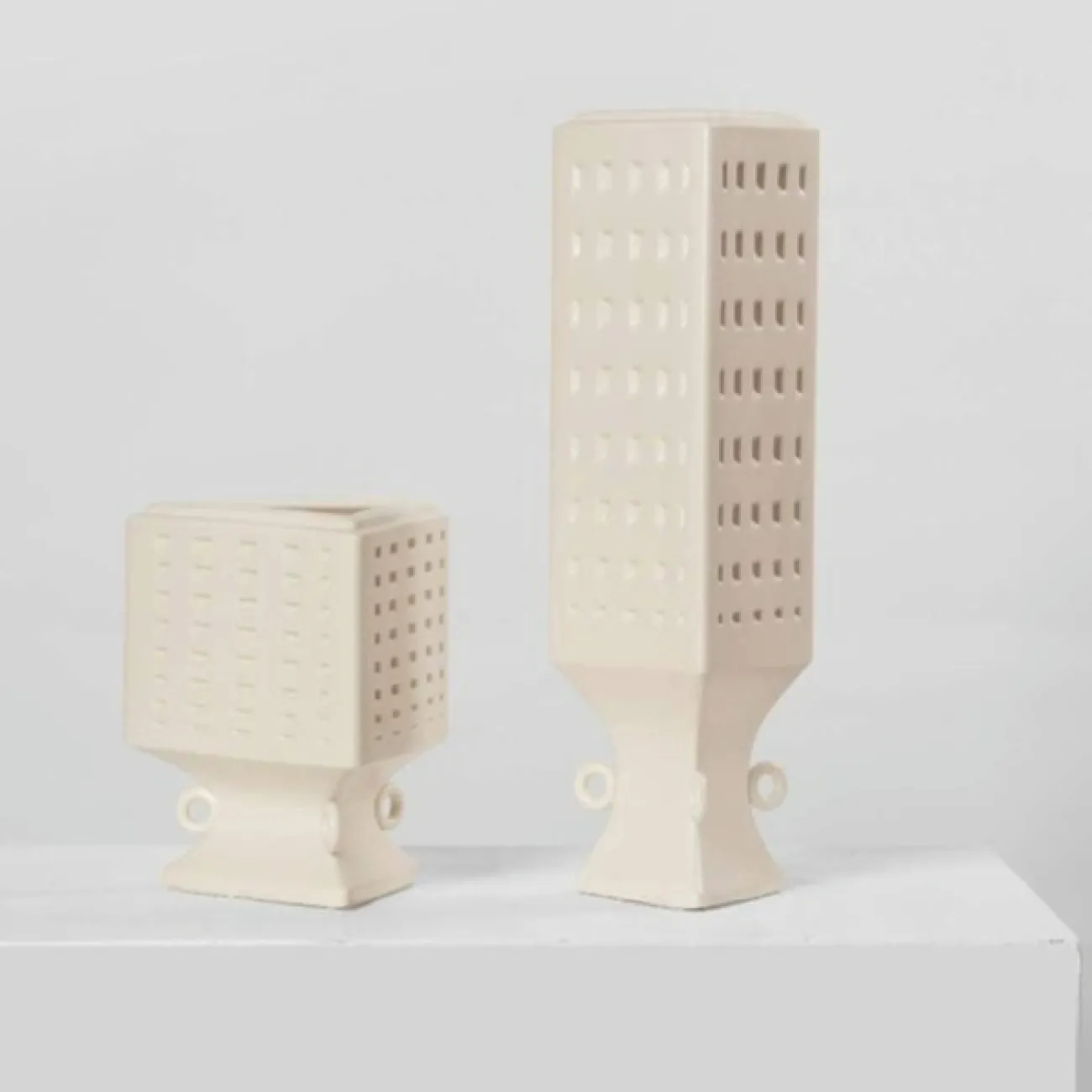 Необычная настольная ваза OTEIZA из керамики VZ39799-32