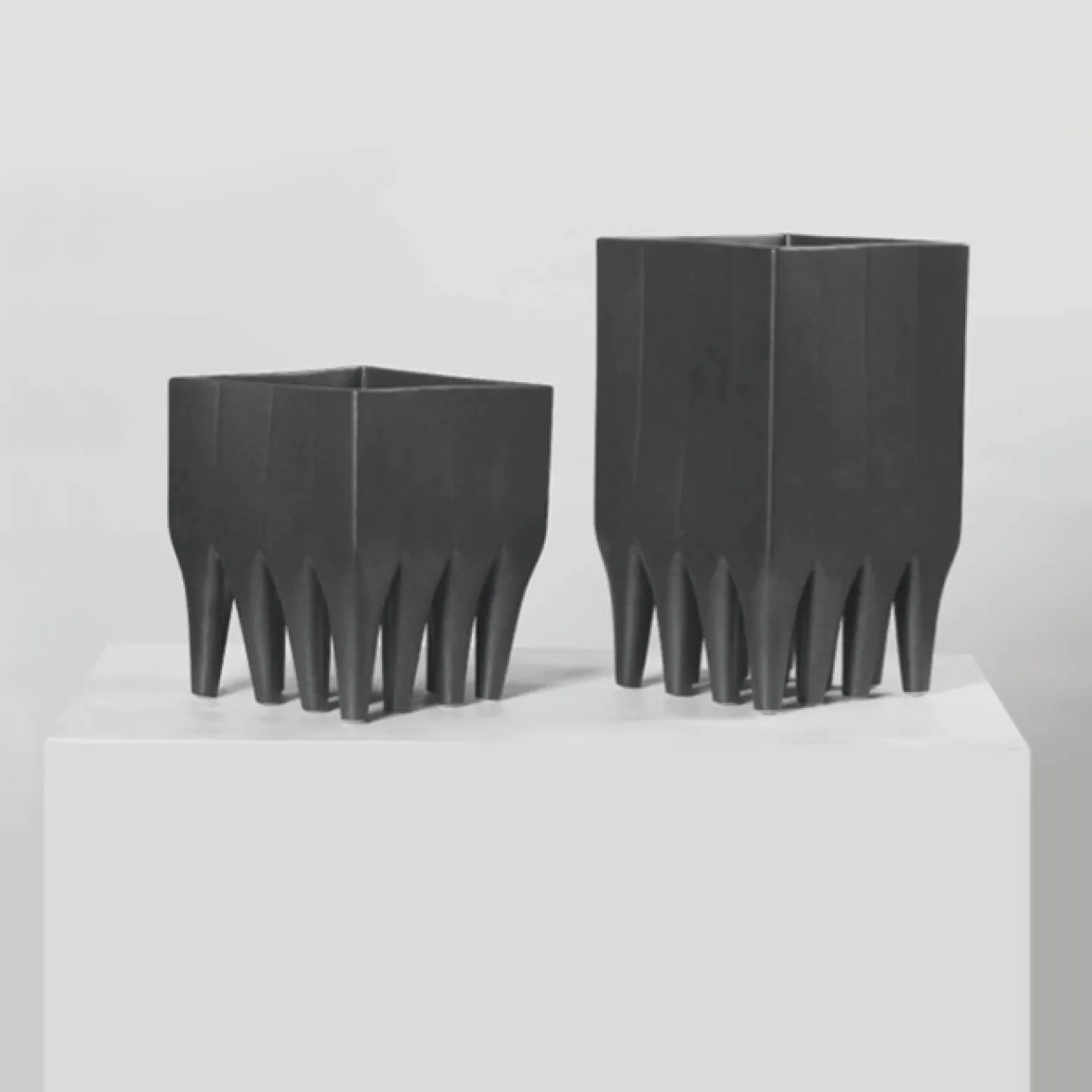 Необычная настольная ваза OTEIZA из керамики VZ39801-32