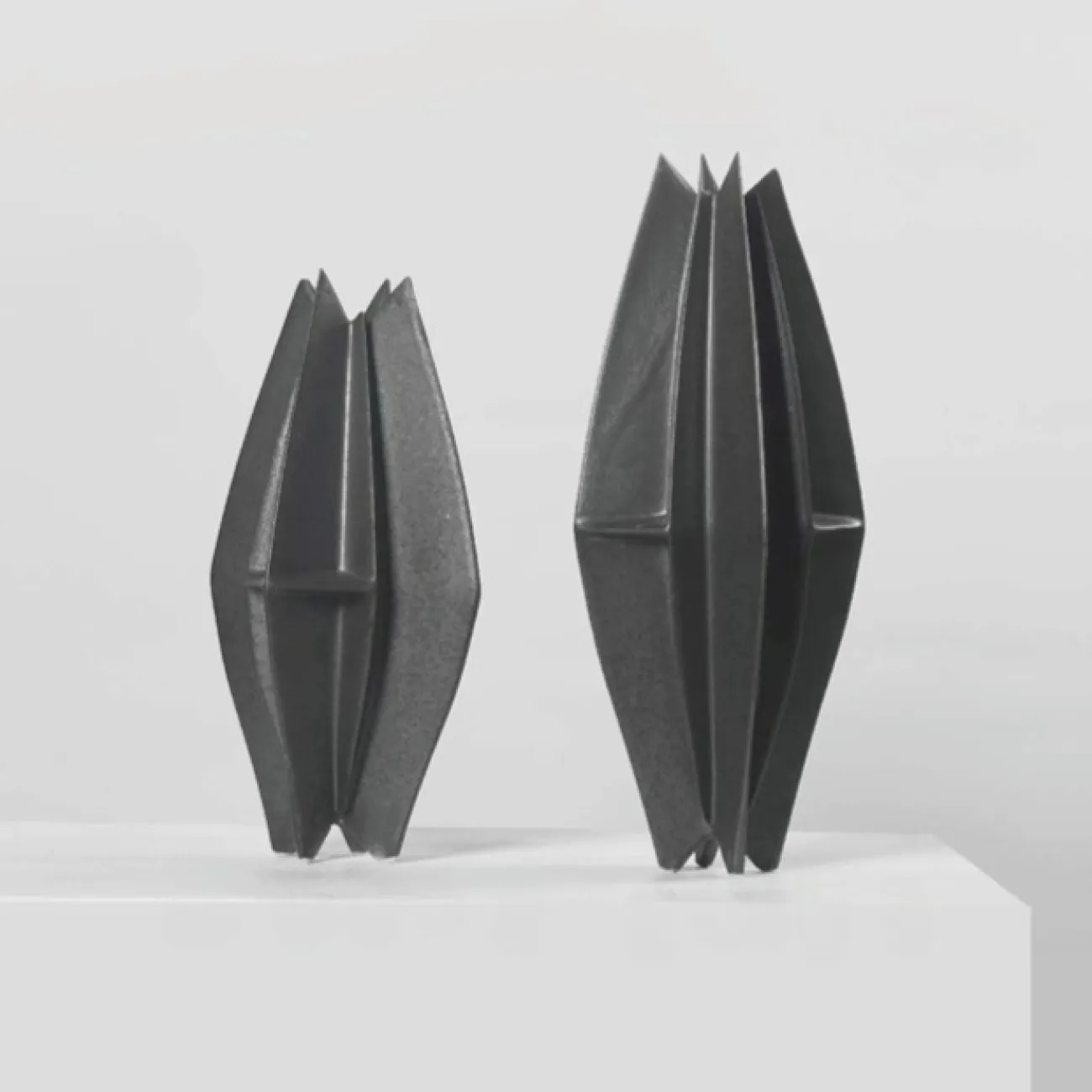 Необычная настольная ваза OTEIZA из керамики VZ39801-32