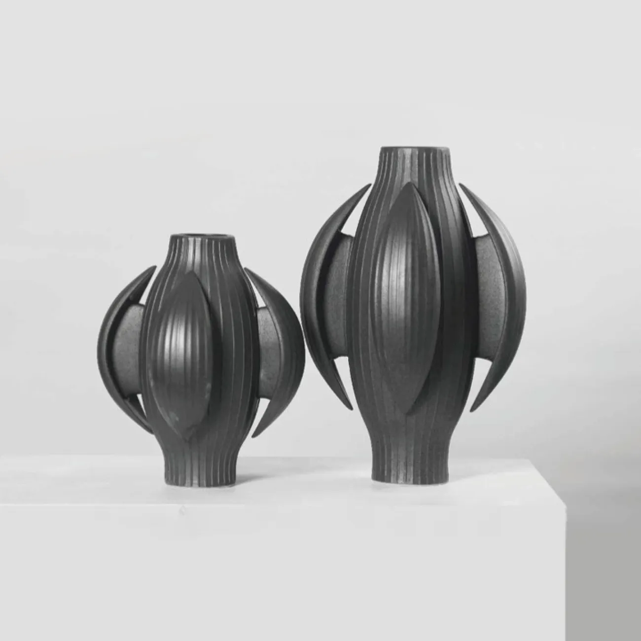 Необычная настольная ваза OTEIZA из керамики VZ39801-32