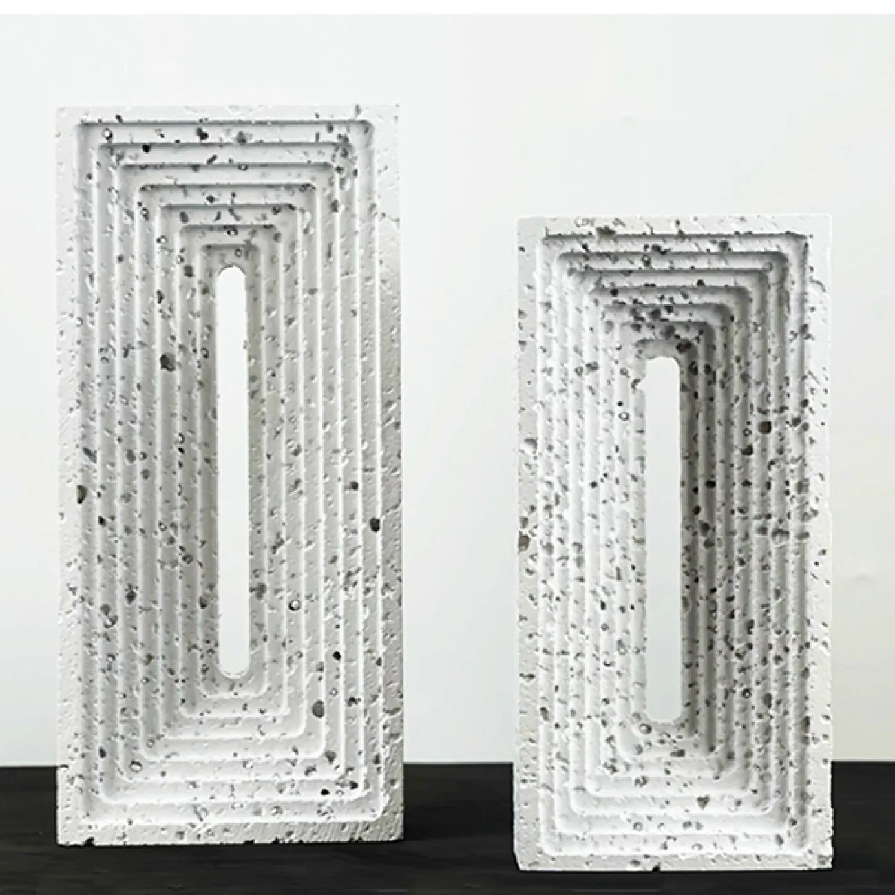 Оригинальная настольная ваза OTEIZA из композитного материала VZ39802-32