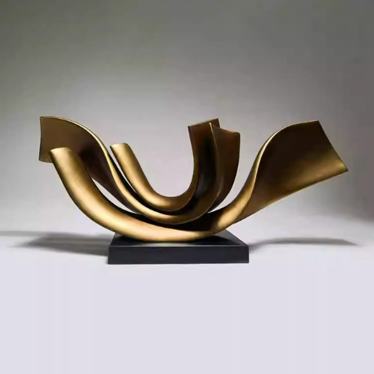 Оригинальная скульптура OTEIZA из смолы и мрамора SK39806-32 Оригинальная скульптура OTEIZA из смолы и мрамора SK39806-32