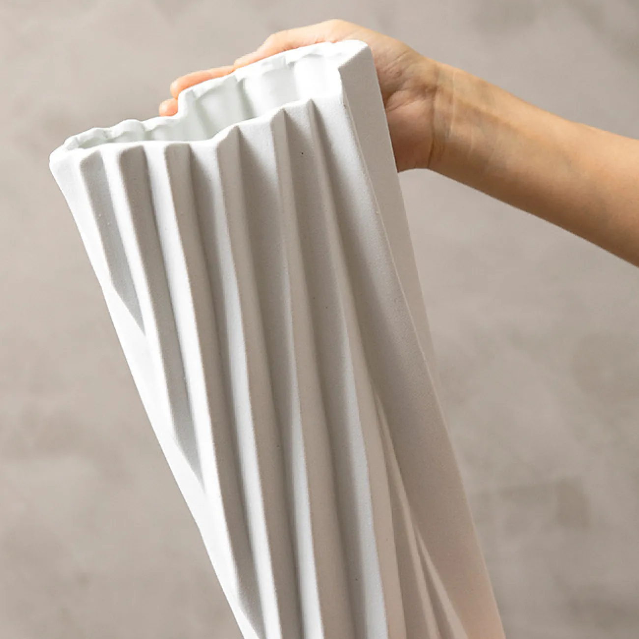 Изящная ваза OTEIZA из керамического фарфора VZ39821-32 Изящная ваза OTEIZA из керамического фарфора VZ39821-32