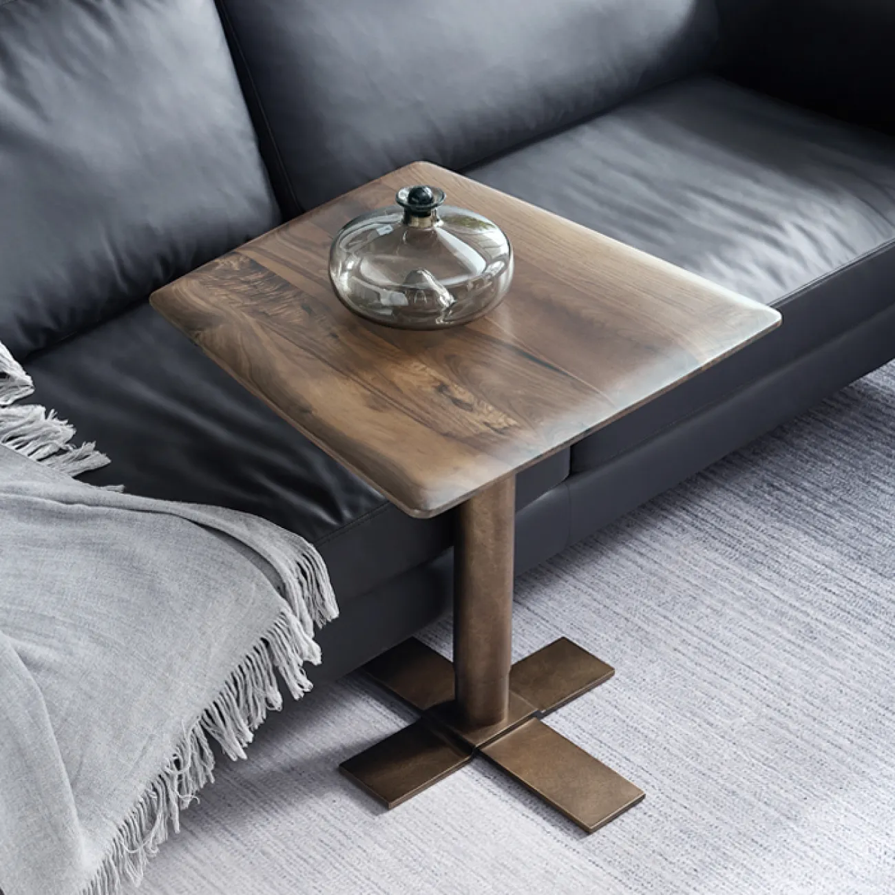 Регулируемый по высоте журнальный столик OTEIZA из чёрного ореха JS39823-32