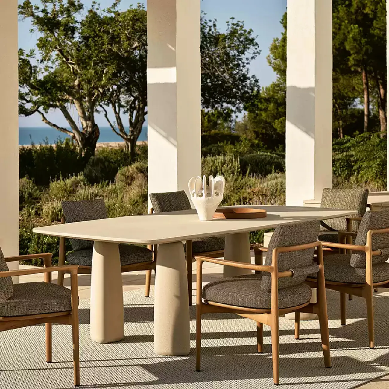 Оригинальный журнальный столик OTEIZA из бетона JS39826-32