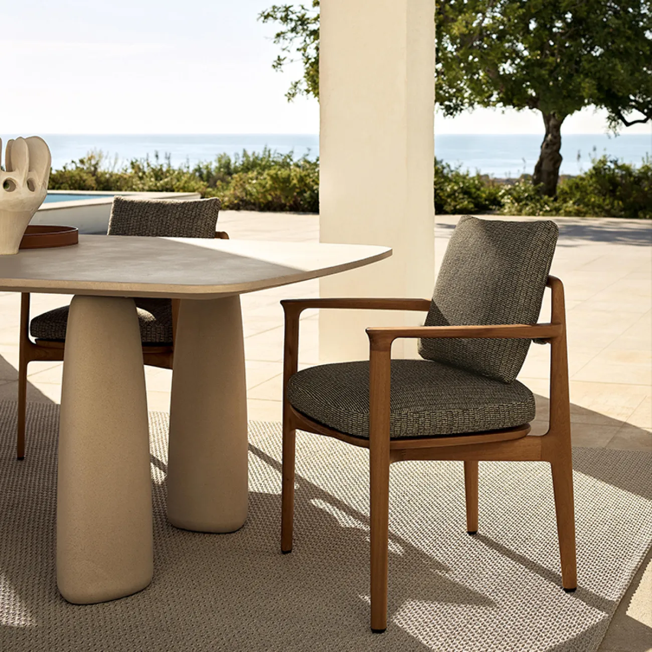 Оригинальный журнальный столик OTEIZA из бетона JS39826-32